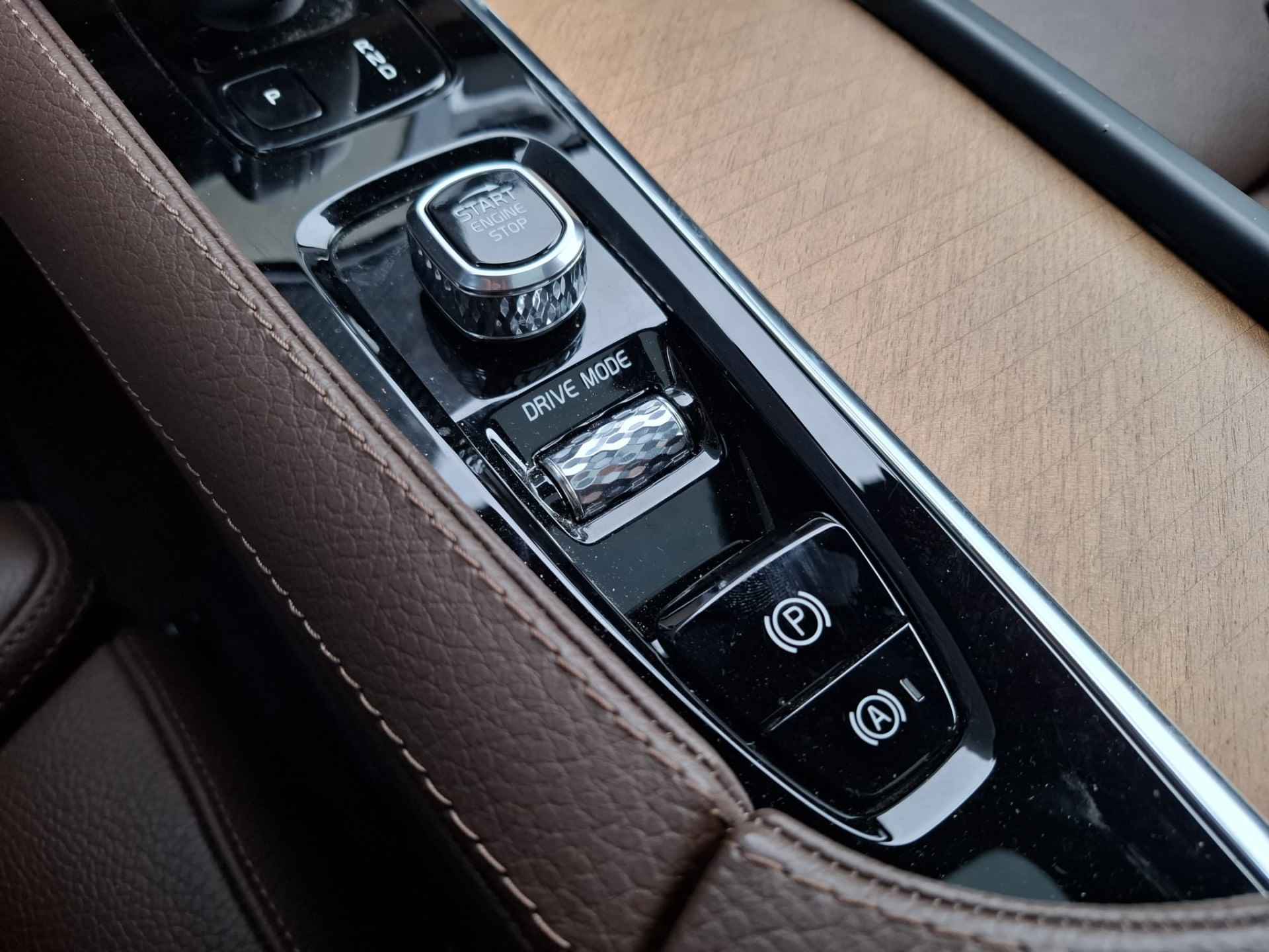 Volvo XC90 T8 Recharge AWD Inscription Plug In Hybrid 7 Persoons PHEV | Panodak | Lederen Sportstoelen | Adaptive Cruise | Navigatie | Apple Carplay | Pilot Assist | Camera | DAB | L.M. 19" | - 16/16