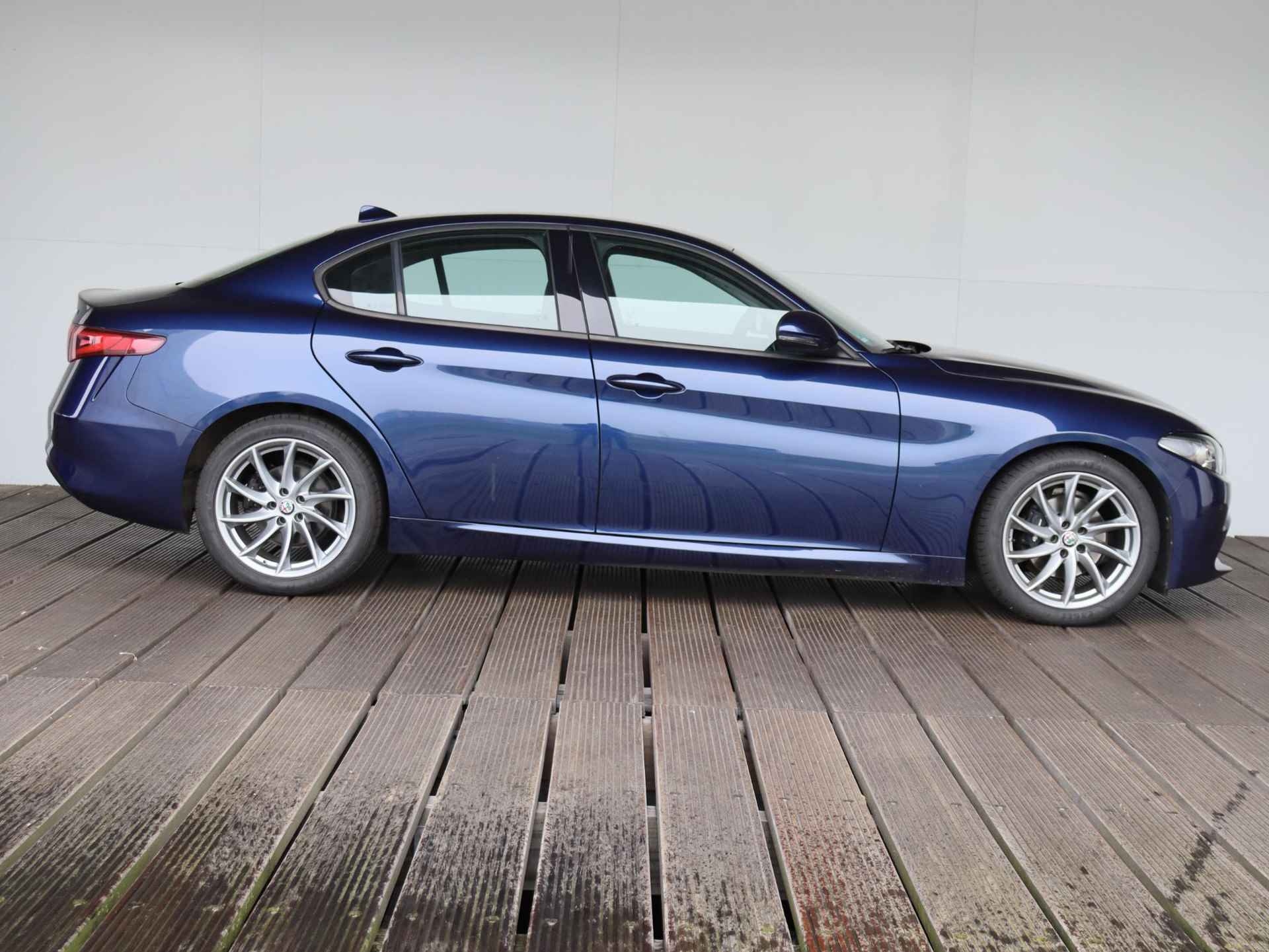 Alfa Romeo Giulia 2.0T Super | Veloce interieur | Stoel verwarming | Xenon | - 14/28