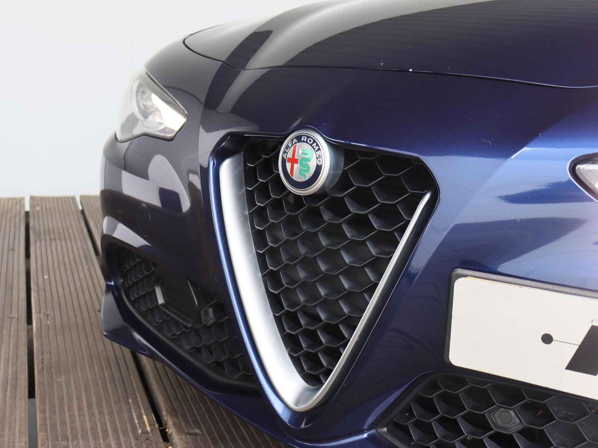 Alfa Romeo Giulia 2.0T Super | Veloce interieur | Stoel verwarming | Xenon | - 20/28