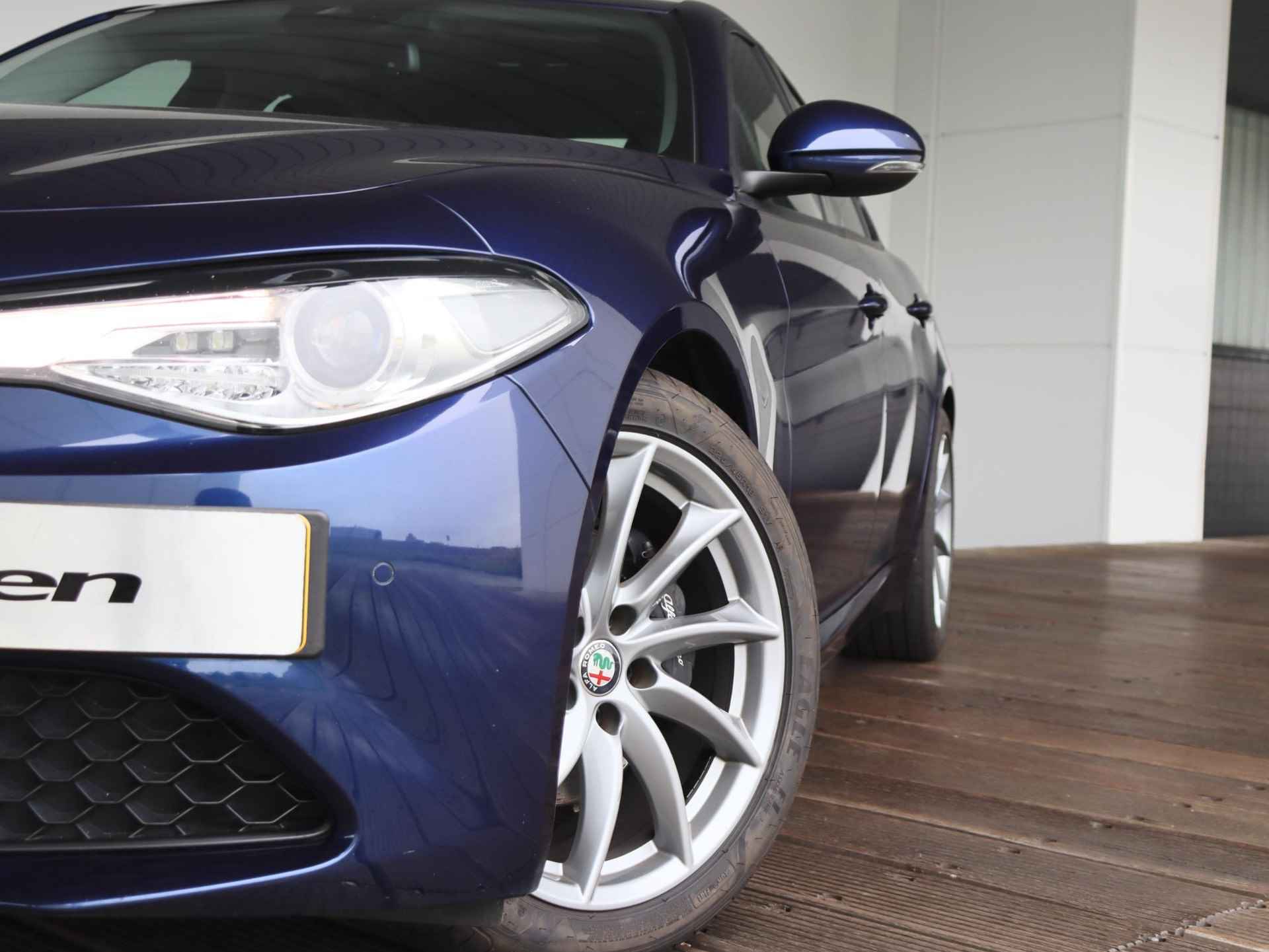 Alfa Romeo Giulia 2.0T Super | Veloce interieur | Stoel verwarming | Xenon | - 22/28