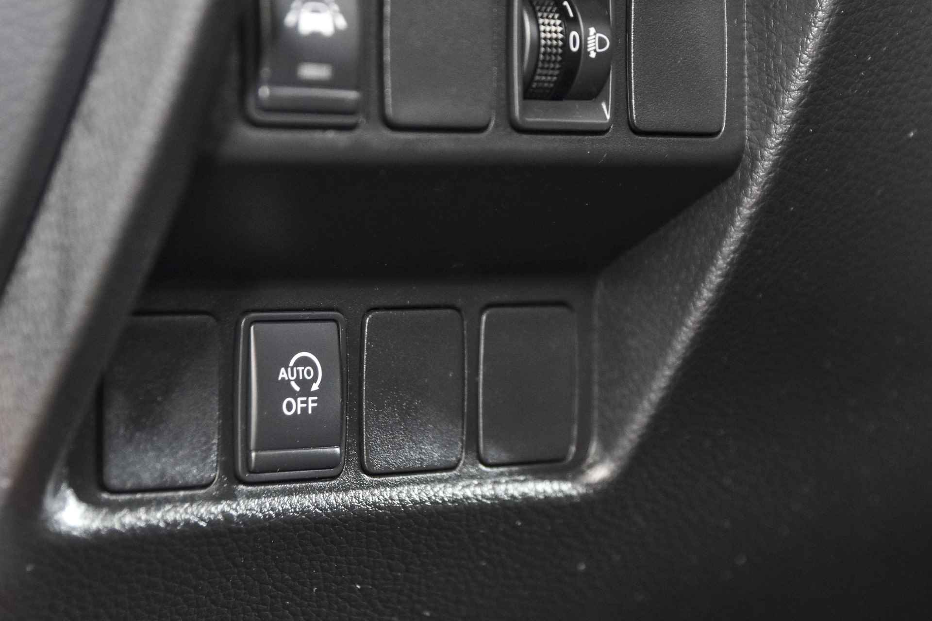 Nissan QASHQAI 1.3 DIG-T 140 PK N-Connecta | Pano | Cruise | Stoel.verw. | 360 Camera | PDC | NAV + App Connect | DAB | Auto.Airco | LM 18'' | - 30/54