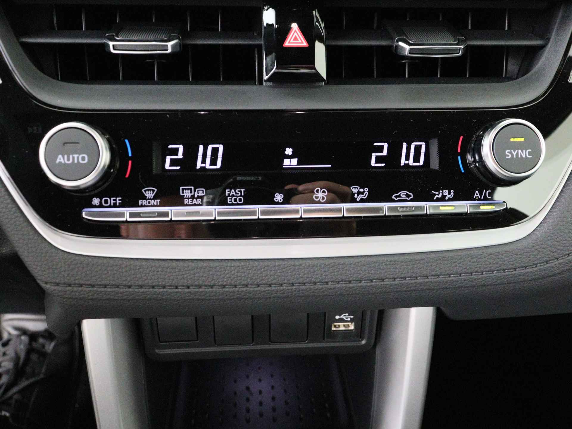 Toyota Corolla Cross 1.8 Hybrid Dynamic Demo | Adaptive Cruise Control | - 8/35