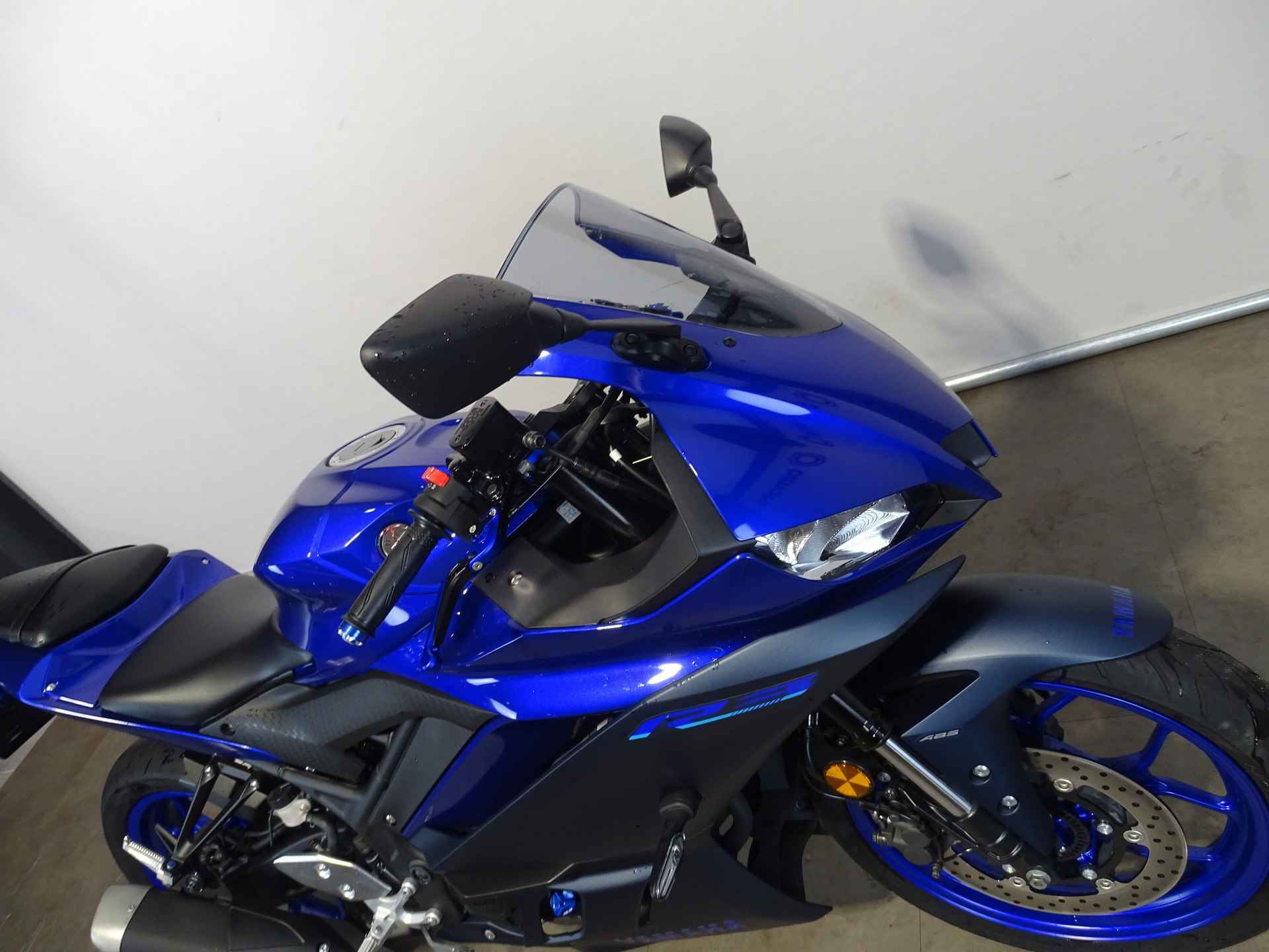 Yamaha YZF-R3 - 2/9