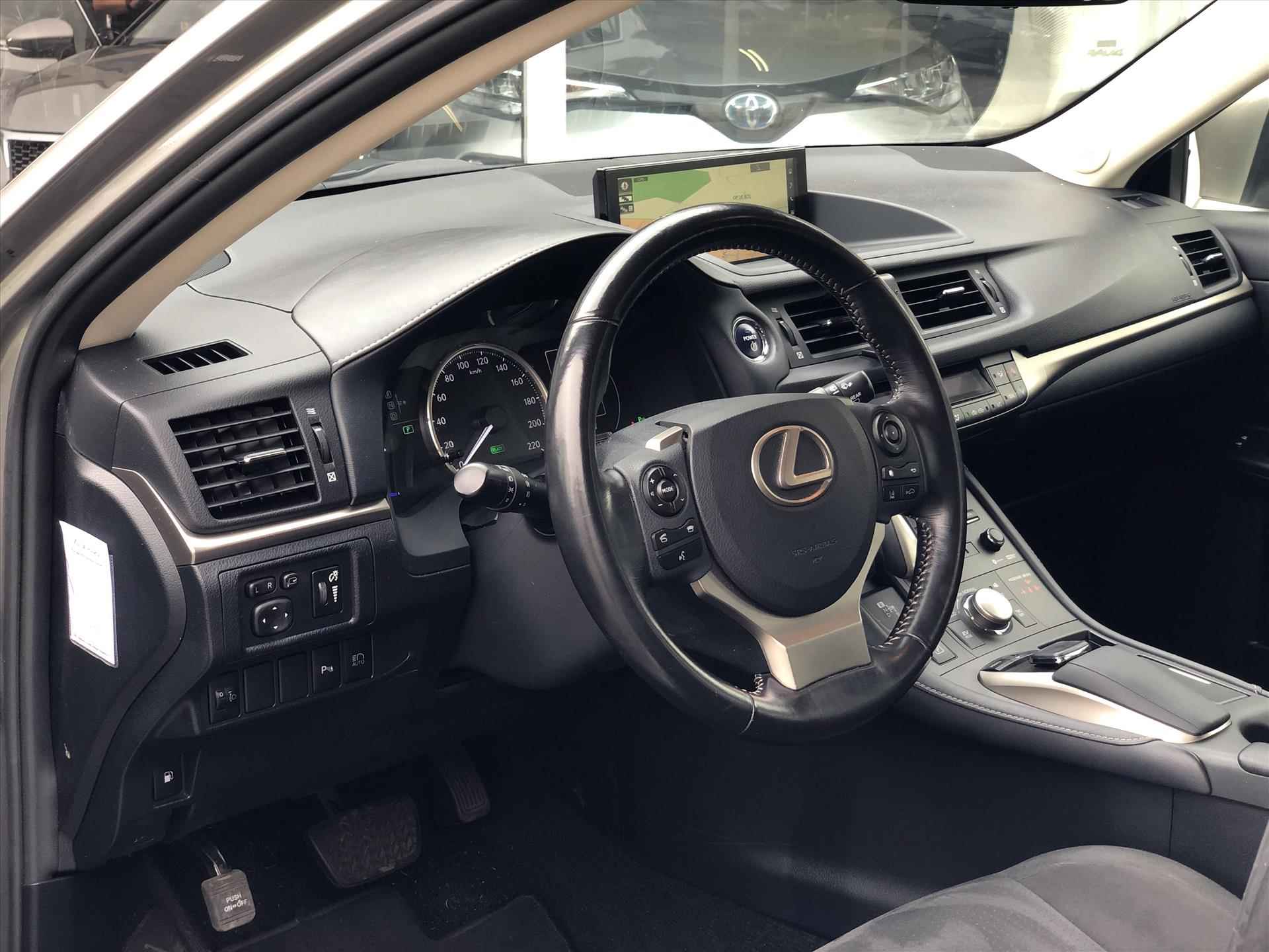 Lexus Ct 200h Business Launch Edition | Apple Carplay/Android Auto, Navigatie, Parkeersensoren, DAB, Keyless, Groot scherm, Facelift - 12/36