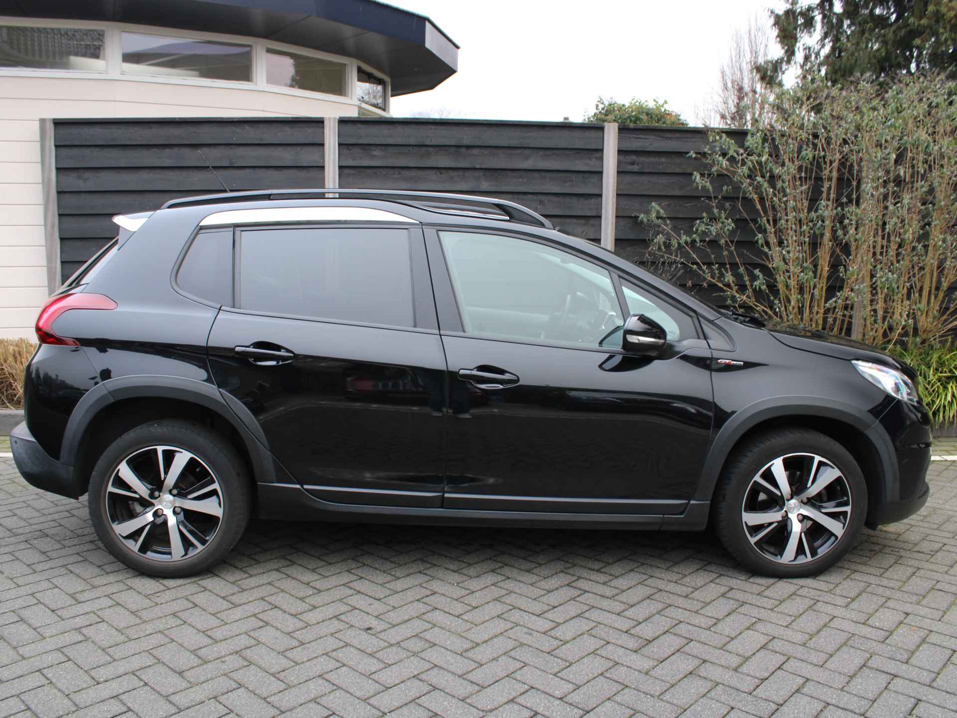 Peugeot 2008 1.2 PureTech GT-Line 110PK EAT6 Automaat Panoramadak, Camera Achter, Parkeerhulp achter, Lichtmetalen velgen - 9/35