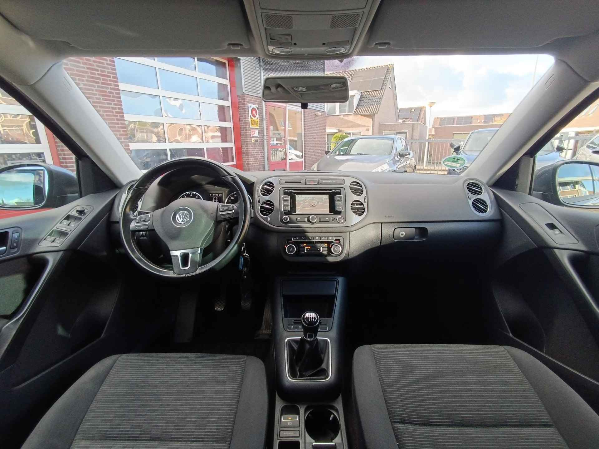 Volkswagen Tiguan 1.4 TSI Comfort&Design, navigatie, trekhaak, pdc - 3/26