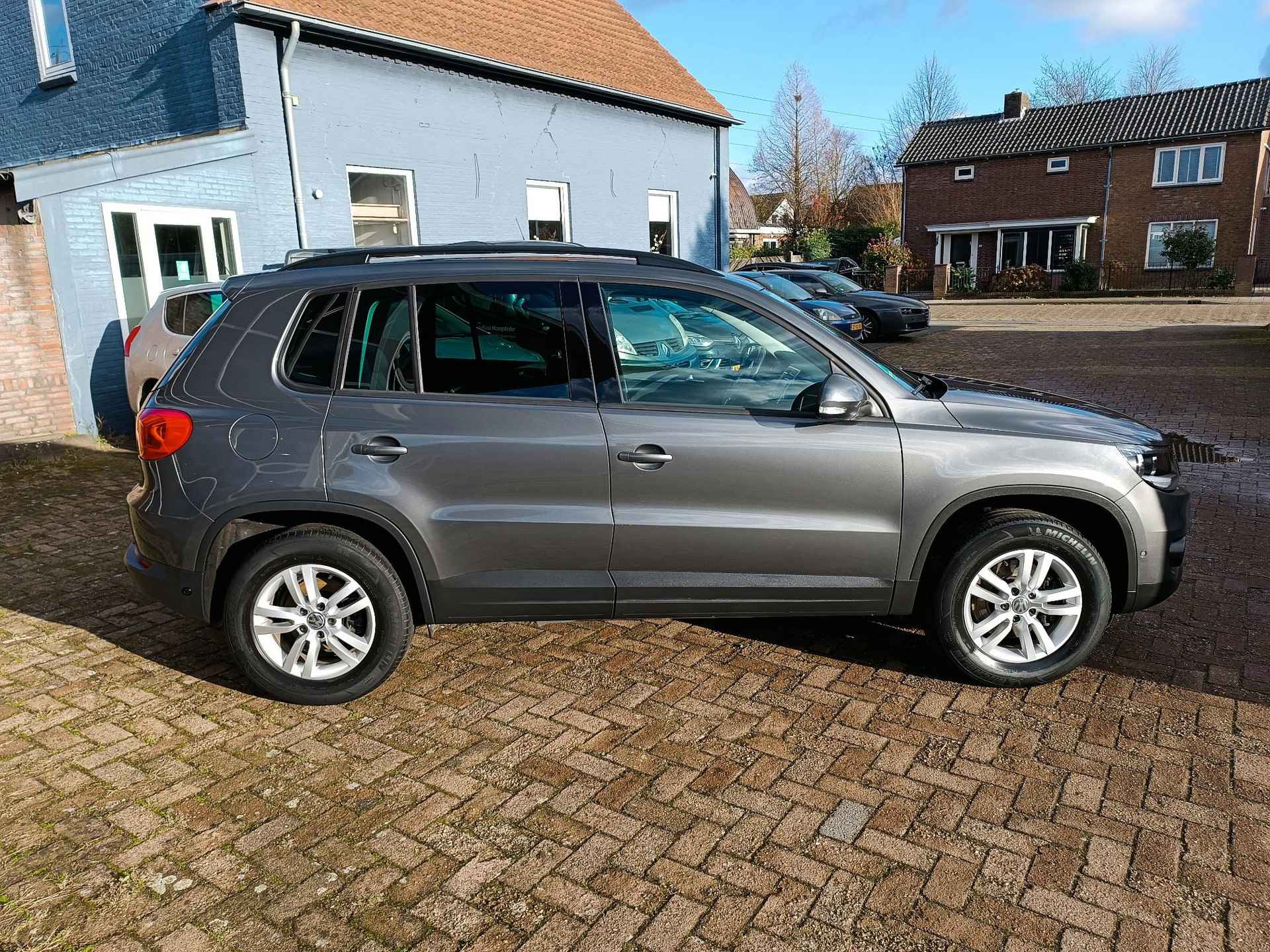 Volkswagen Tiguan 1.4 TSI Comfort&Design, navigatie, trekhaak, pdc - 23/26