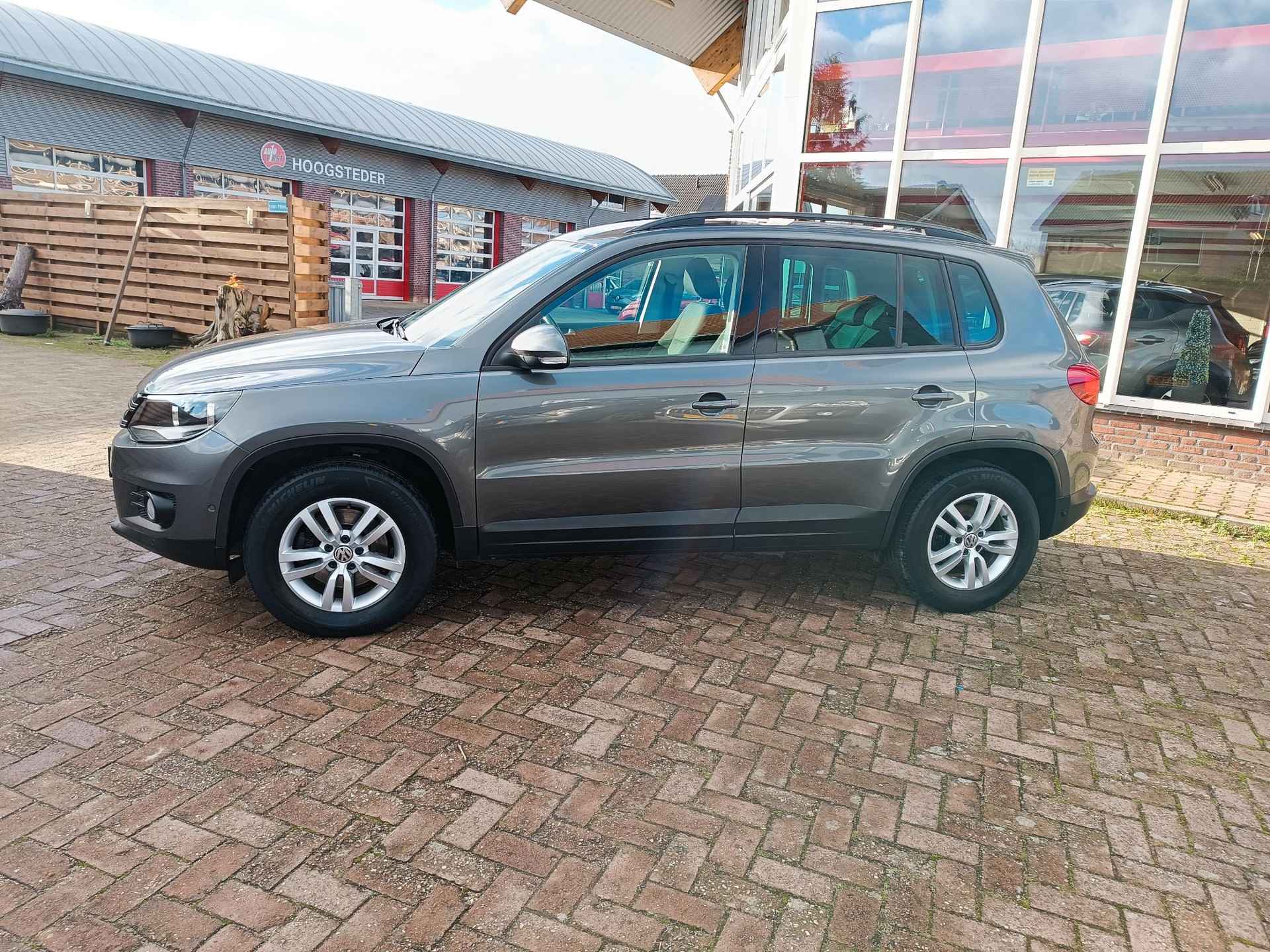 Volkswagen Tiguan 1.4 TSI Comfort&Design, navigatie, trekhaak, pdc - 24/26