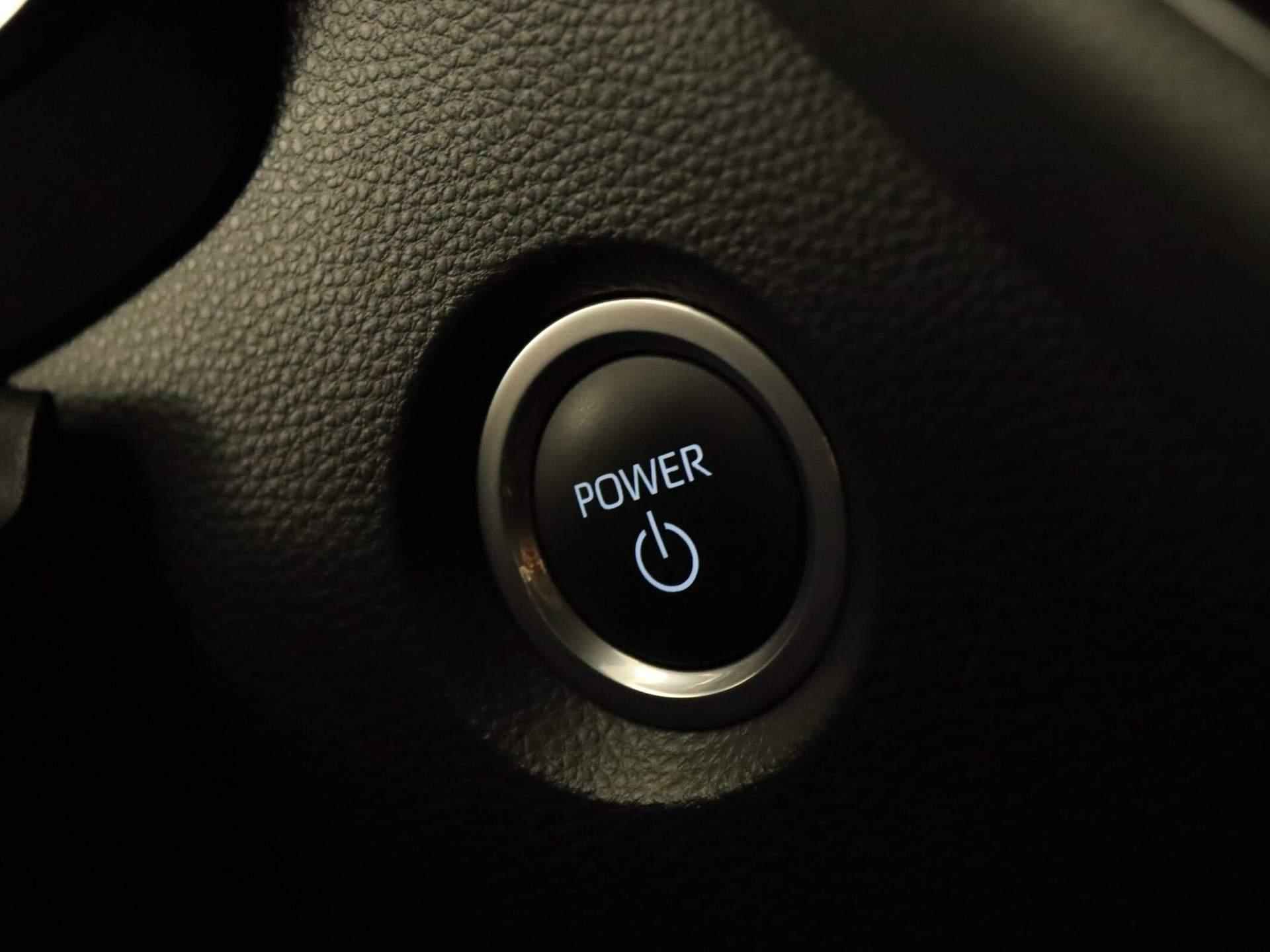 Toyota Corolla Touring Sports Hybrid 140 Business Plus - NAVIGATIE - PARKEERSENSOREN VOOR EN ACHTER - STOEL, STUUR EN VOORRUIT VERWARMING - DODEHOEK DETECTIE - CLIMATE CONTROL - DRAADLOZE OPLADER - 18/38