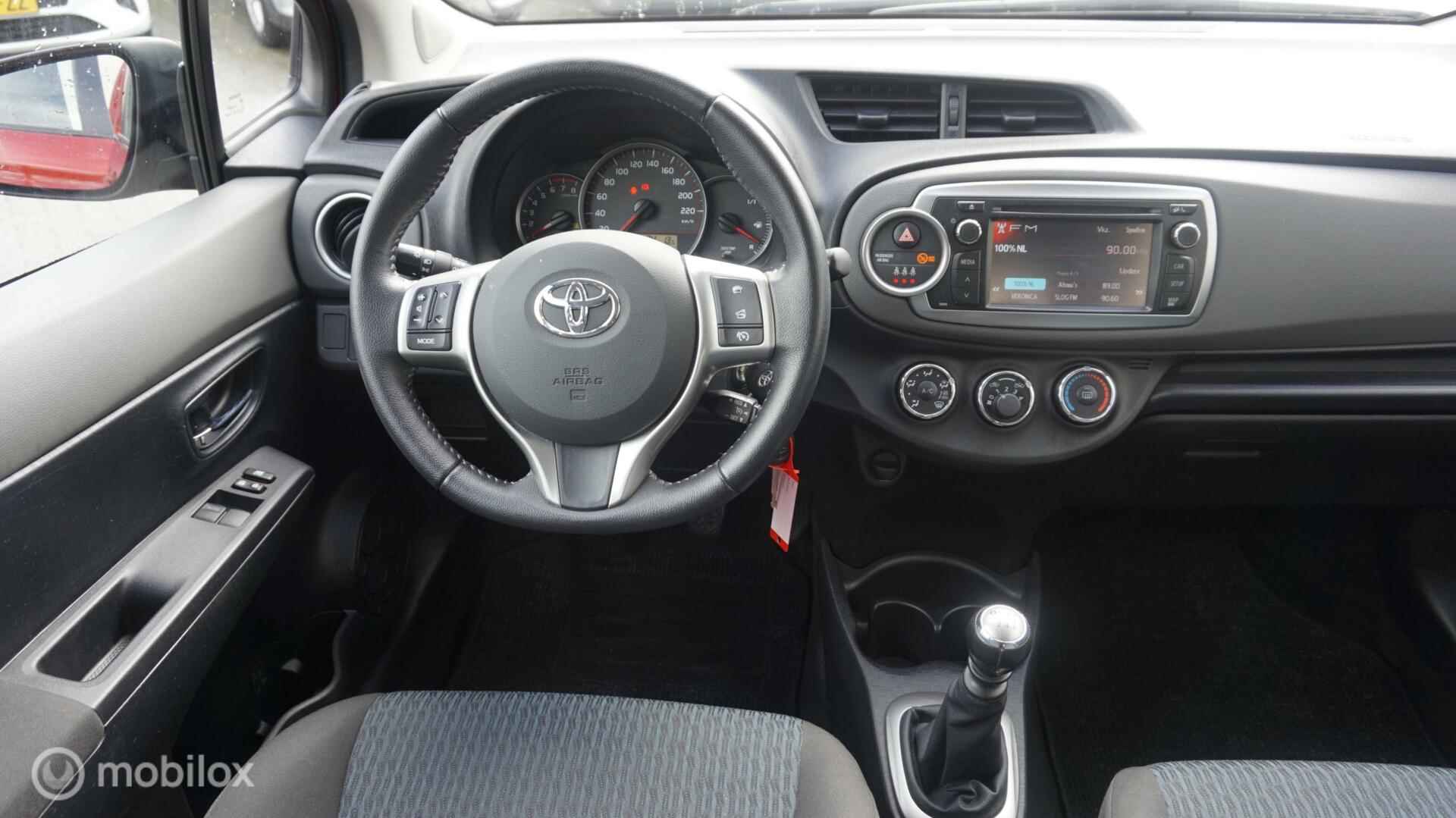 Toyota Yaris 1.3 VVT-i 99pk Aspiration Airco | Navi | Trekhaak - 10/31