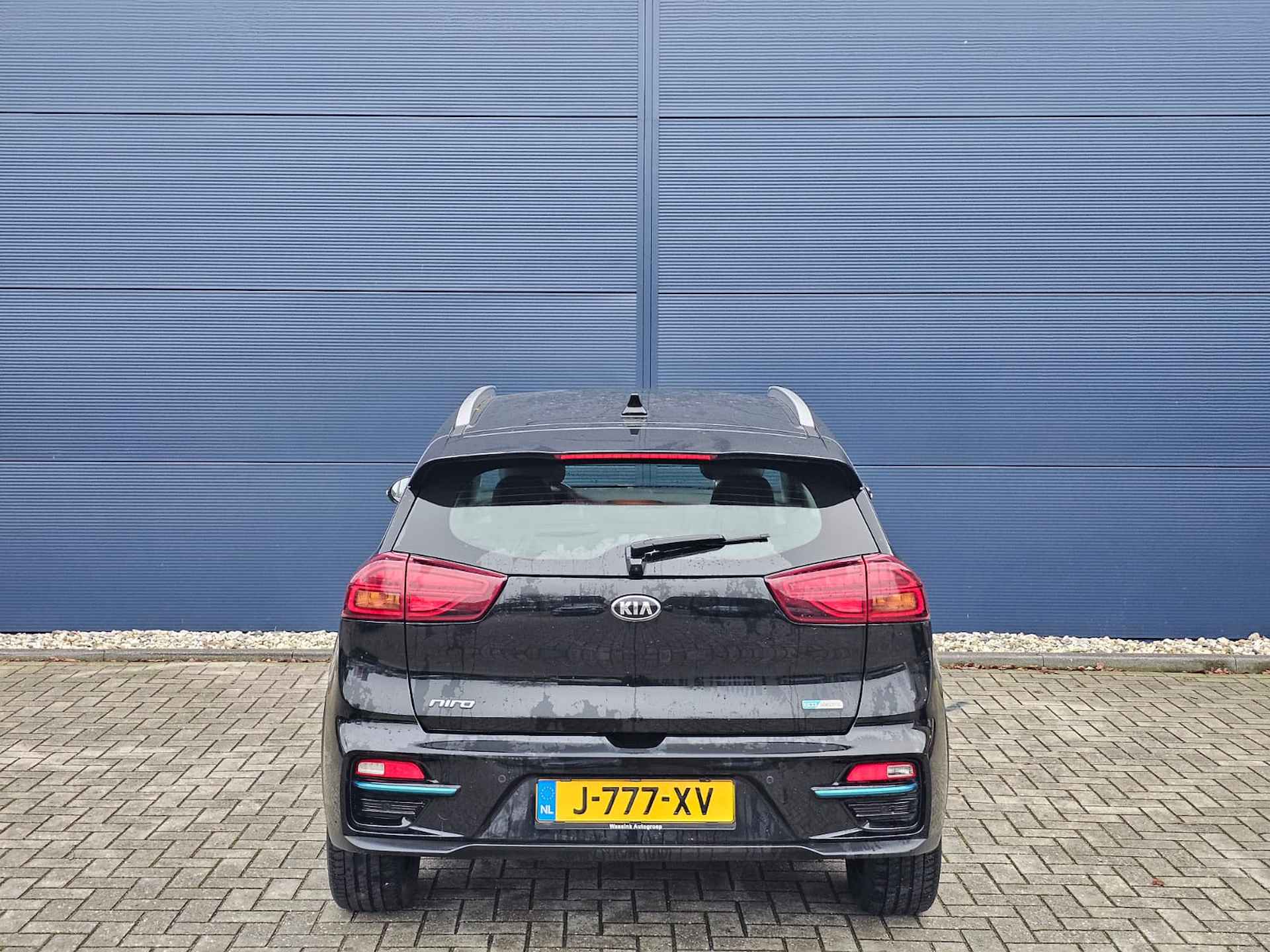 KIA e-Niro Elektrisch 204pk Aut ExecutiveLine | Adaptieve Cruise control | Navigatie | Schuif/Kantel dak | Sfeerverlichting | Climate Control | - 3/39