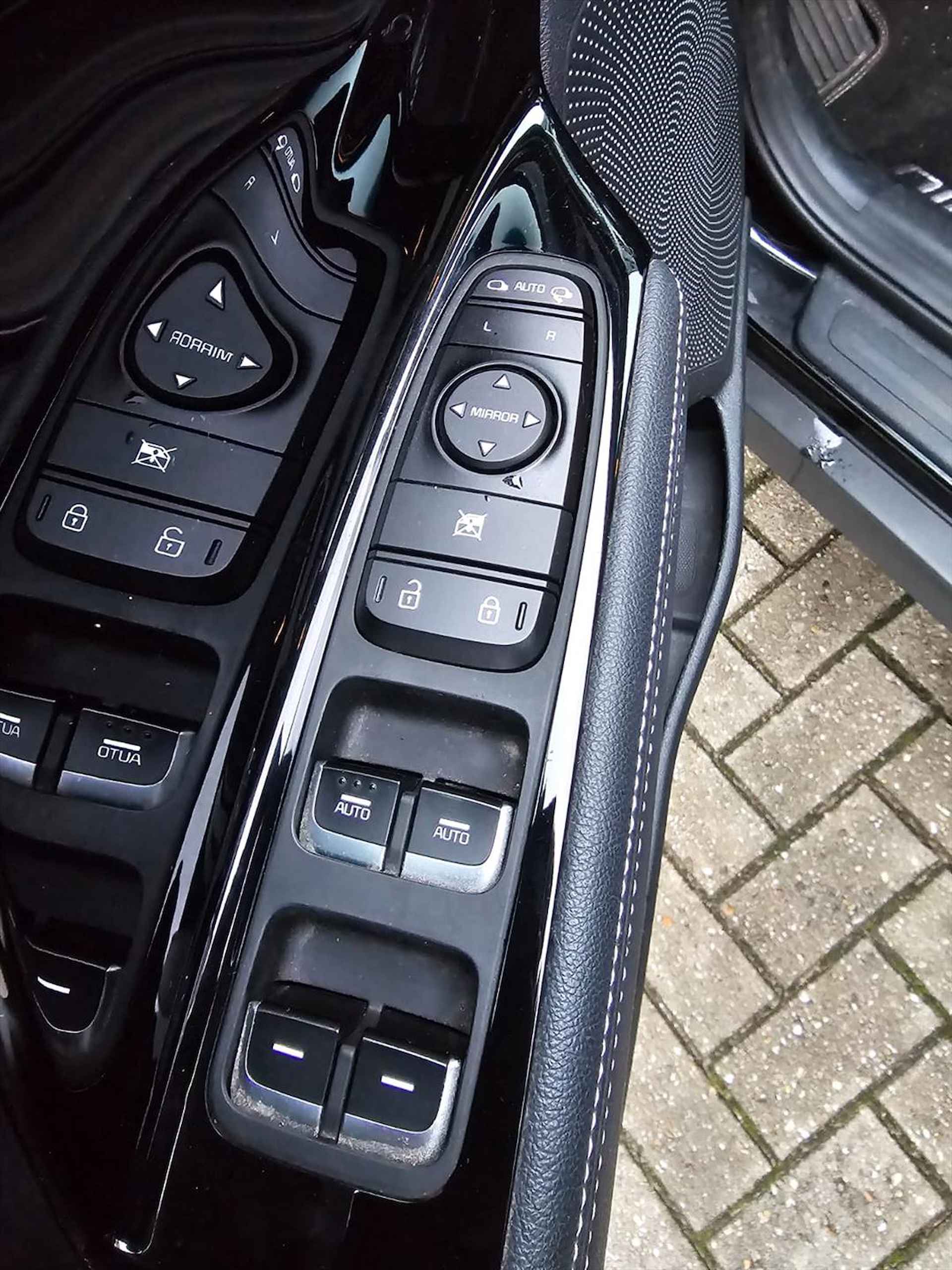 KIA e-Niro Elektrisch 204pk Aut ExecutiveLine | Adaptieve Cruise control | Navigatie | Schuif/Kantel dak | Sfeerverlichting | Climate Control | - 25/39