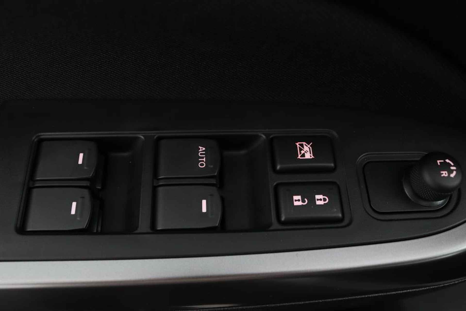 Suzuki Vitara 1.4 Boosterjet Select Smart Hybrid | Bi Tone | Navigatie | 6 jaar Garantie | Dodehoek Detectie | Stoelverwarming | - 25/43