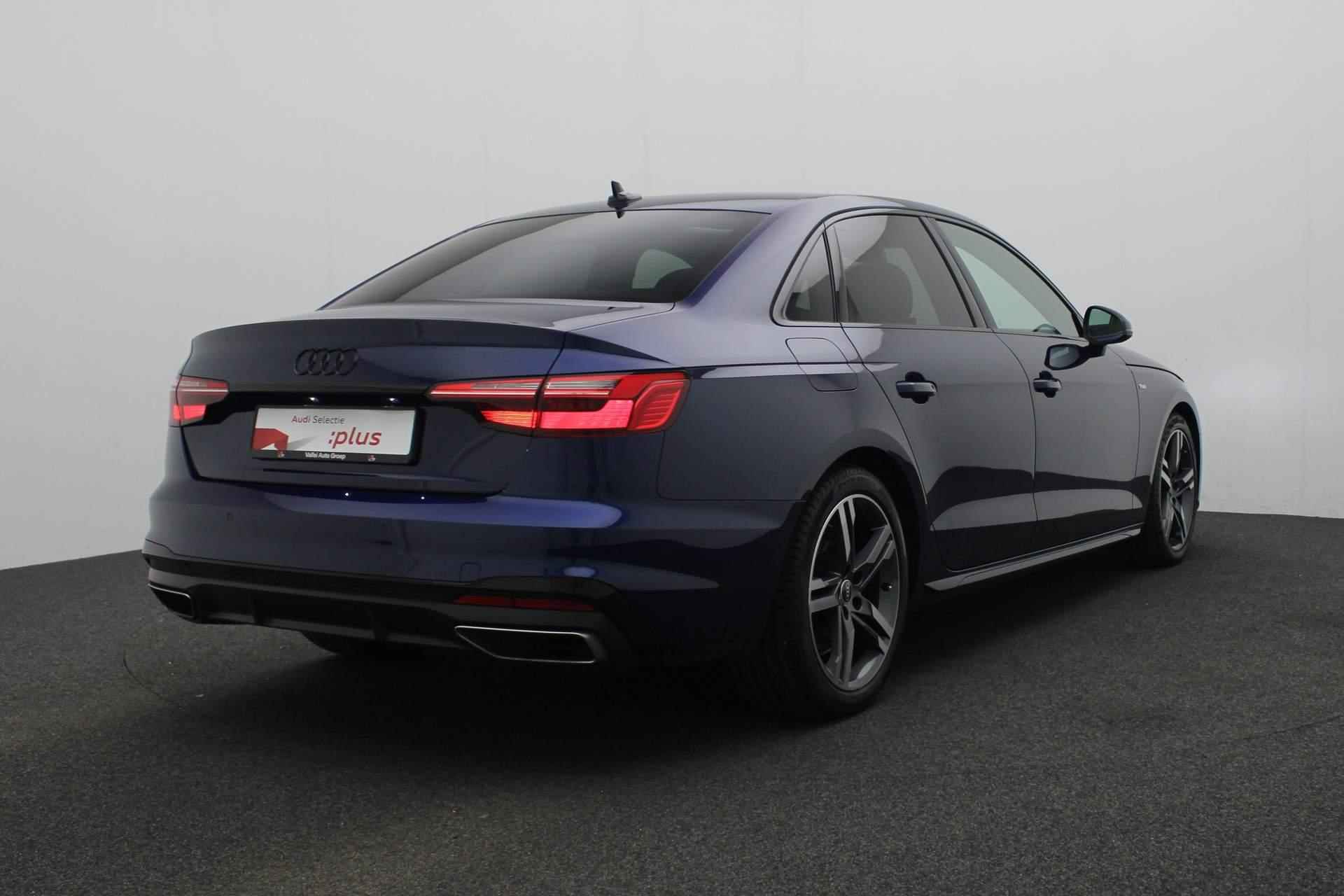 Audi A4 Limousine 35 TFSI 150PK S-tronic S edition / S-Line ext. | Pano | B&O | Sportonderstel | Sportstoelen | Stuur-/stoelverwarming | Virtual Cockpit Plus - 4/38