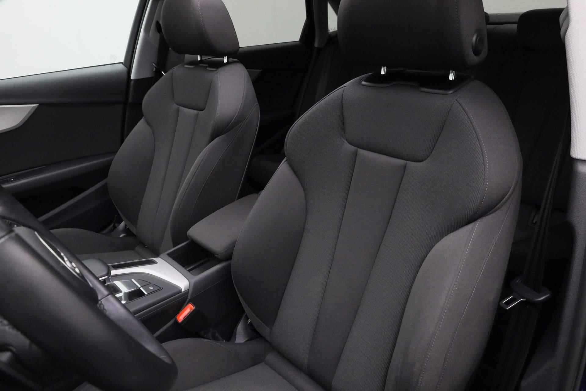 Audi A4 Limousine 35 TFSI 150PK S-tronic S edition / S-Line ext. | Pano | B&O | Sportonderstel | Sportstoelen | Stuur-/stoelverwarming | Virtual Cockpit Plus - 10/38