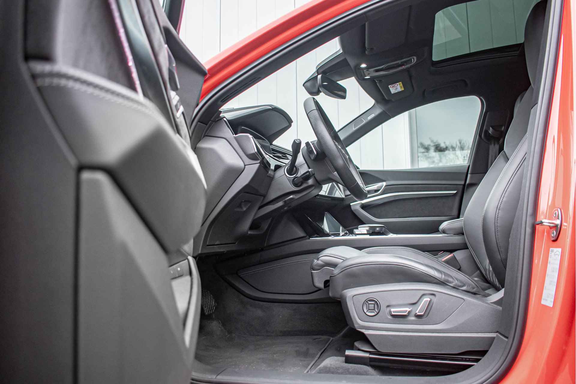 Audi e-tron Sportback 55 quattro S edition 95 kWh 21" | Softclose | Pano dak | S-Sportstoelen - 6/28