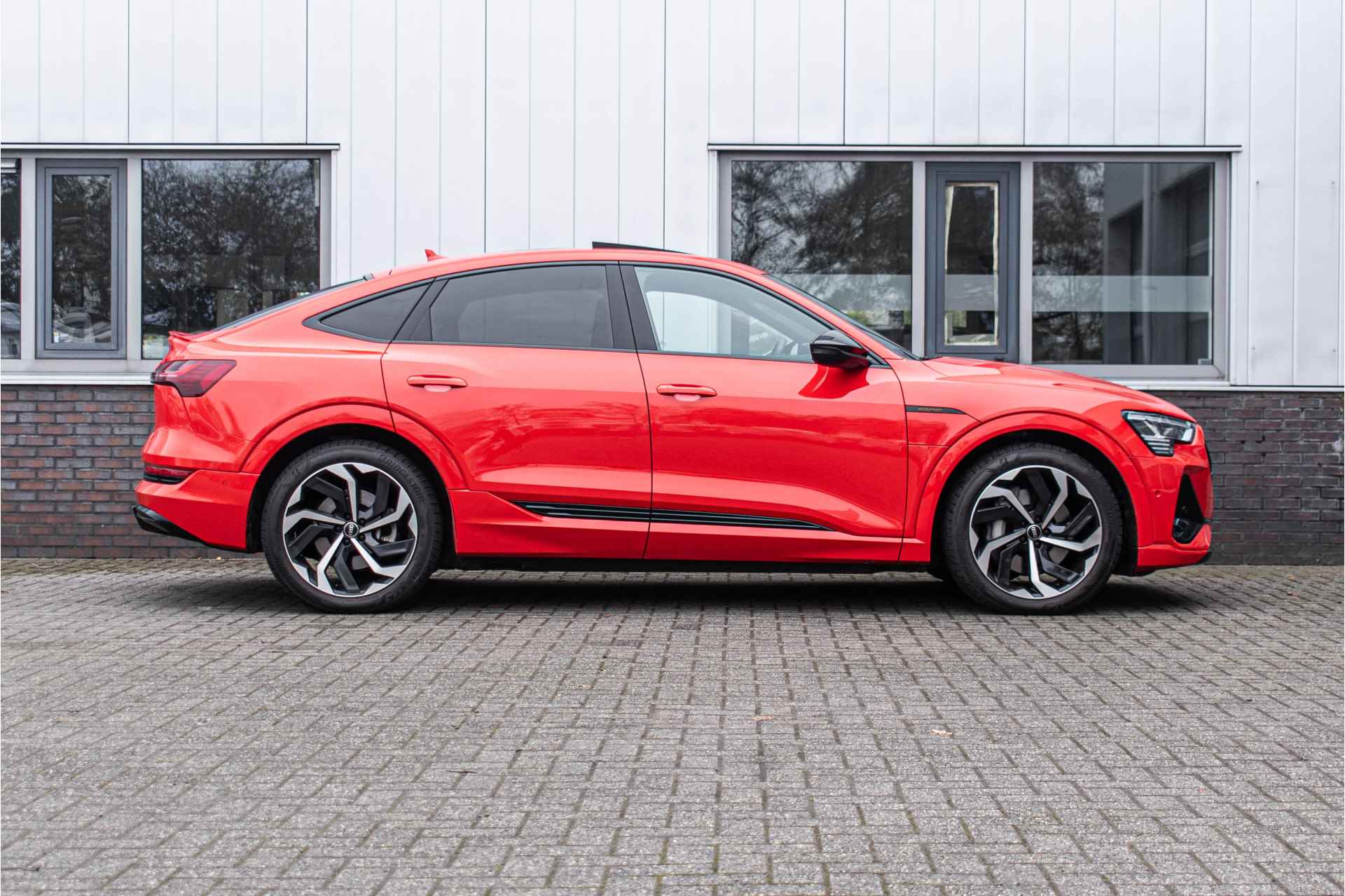 Audi e-tron Sportback 55 quattro S edition 95 kWh 21" | Softclose | Pano dak | S-Sportstoelen - 9/28