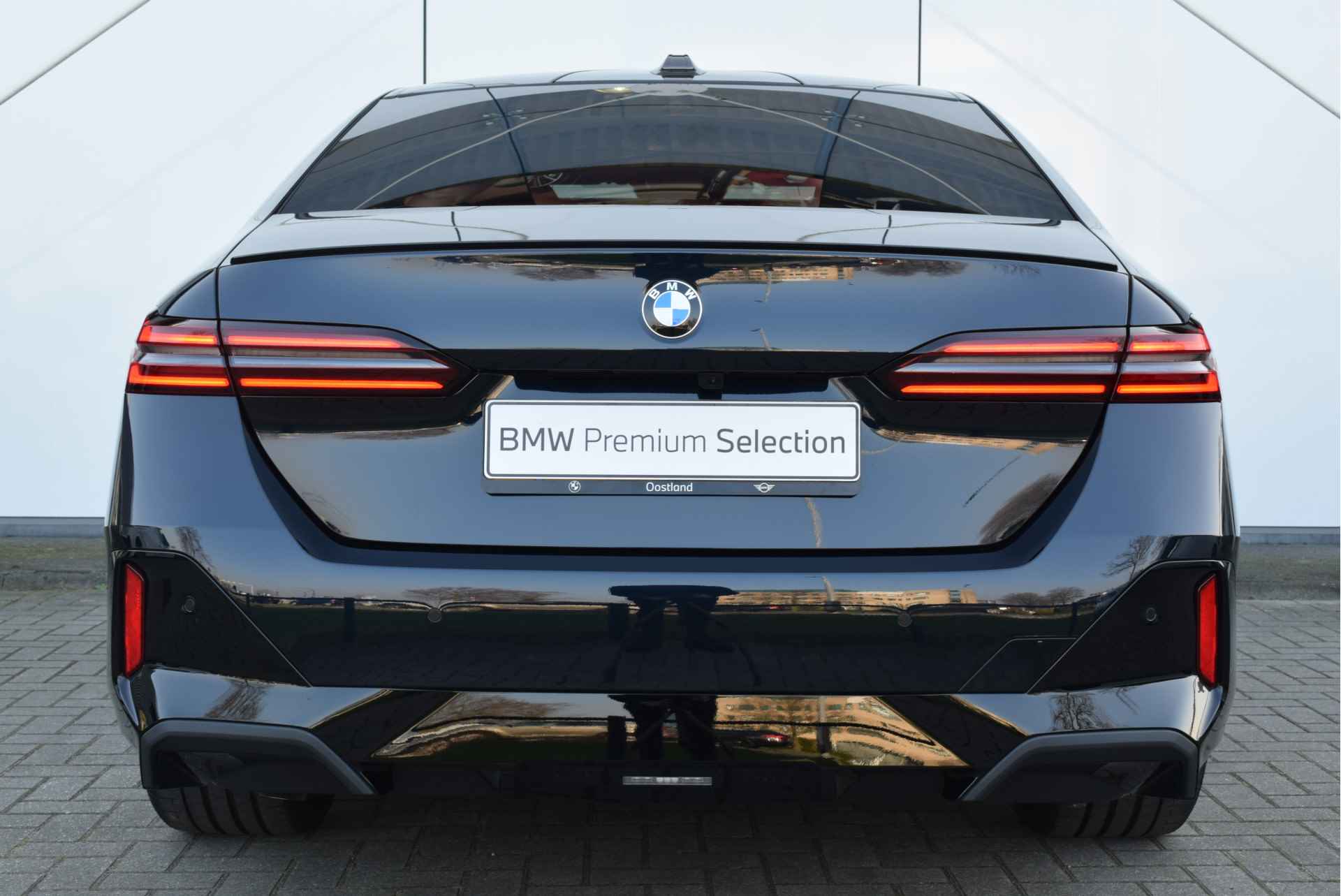 BMW 5 Serie 520i High Exexcutive M Sport Automaat / Panoramadak / Parking Assistant Professional / Adaptieve LED / Driving Assistant Professional / Stoelventilatie / Adaptief onderstel - 9/32