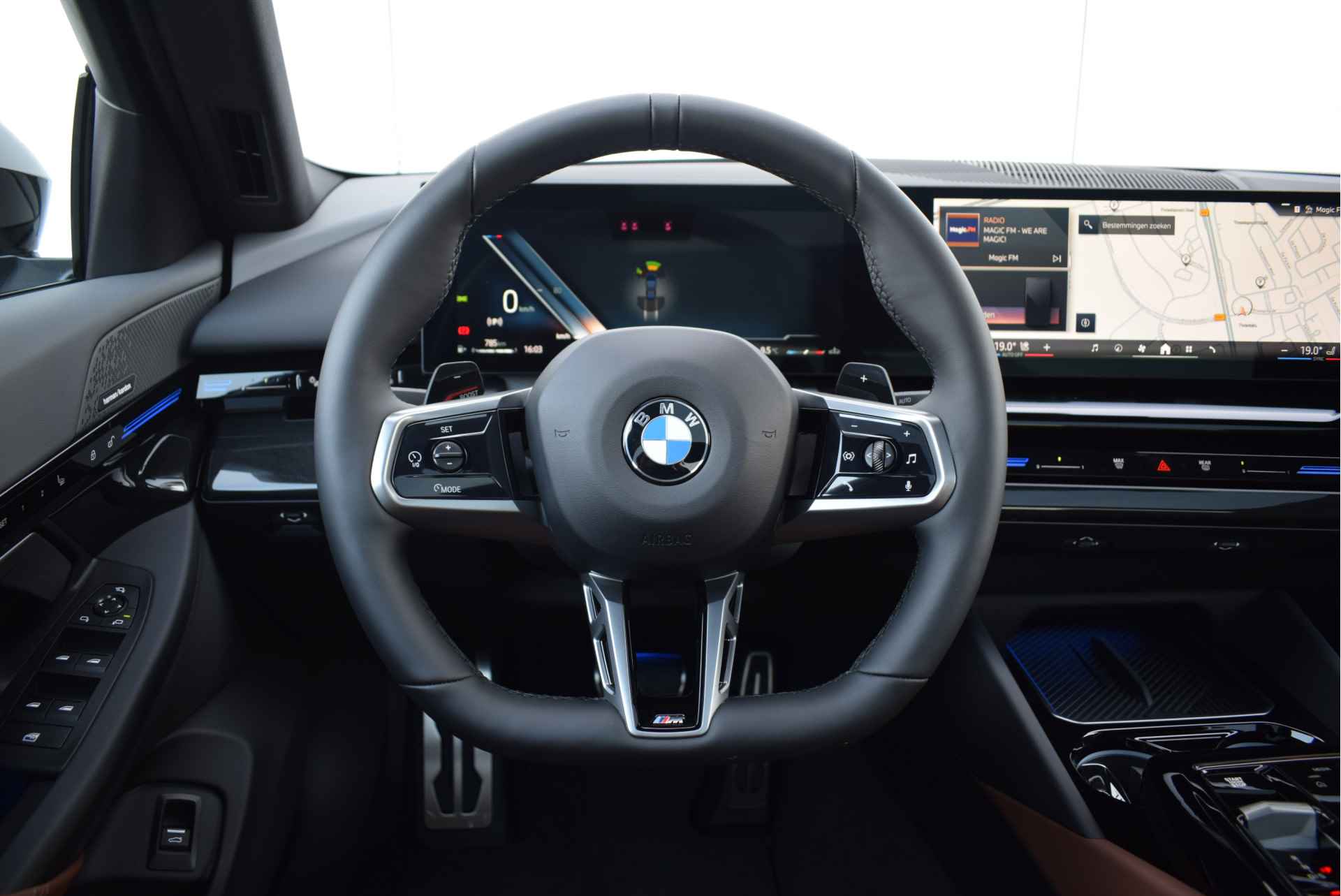 BMW 5 Serie 520i High Exexcutive M Sport Automaat / Panoramadak / Parking Assistant Professional / Adaptieve LED / Driving Assistant Professional / Stoelventilatie / Adaptief onderstel - 16/32
