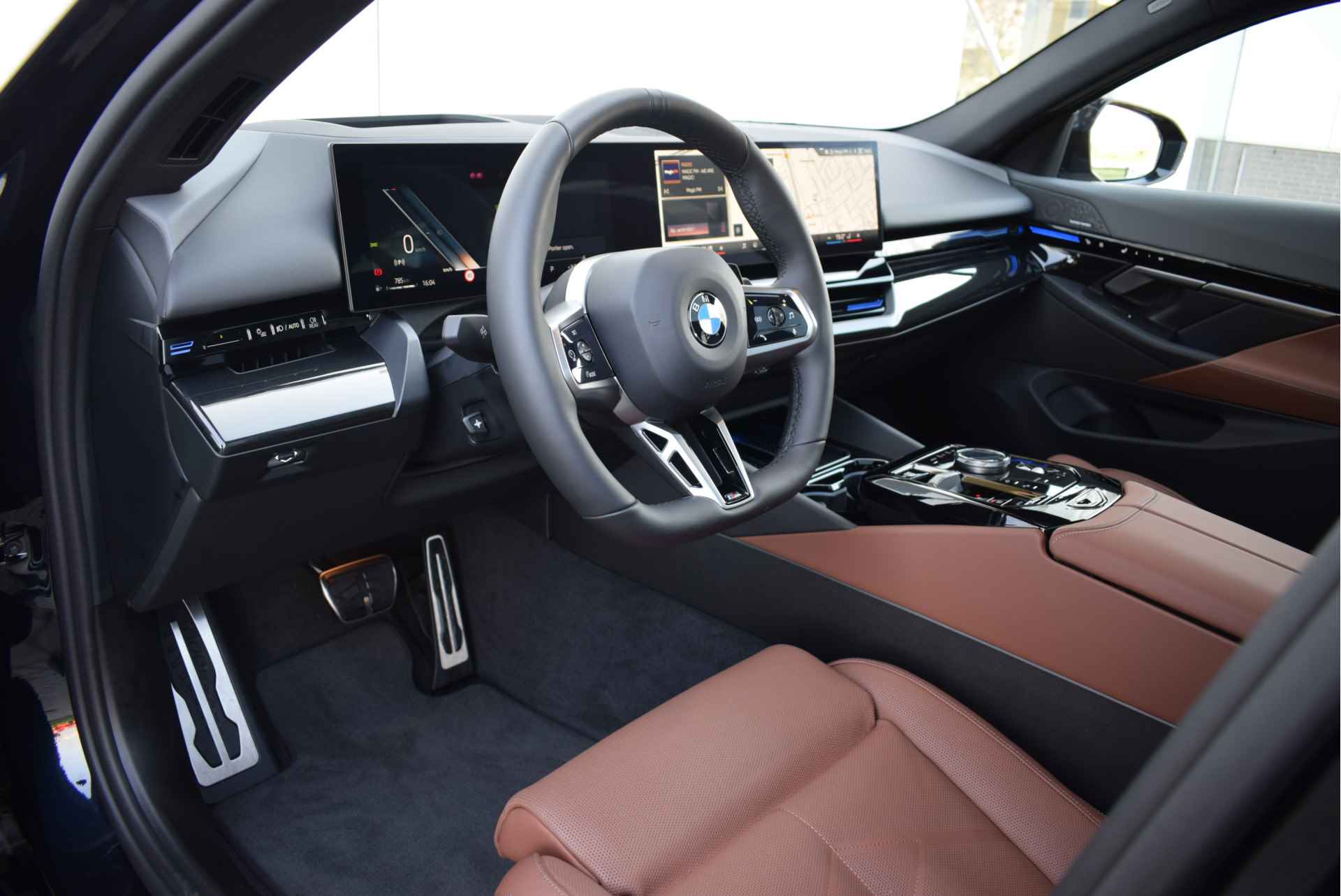 BMW 5 Serie 520i High Exexcutive M Sport Automaat / Panoramadak / Parking Assistant Professional / Adaptieve LED / Driving Assistant Professional / Stoelventilatie / Adaptief onderstel - 18/32