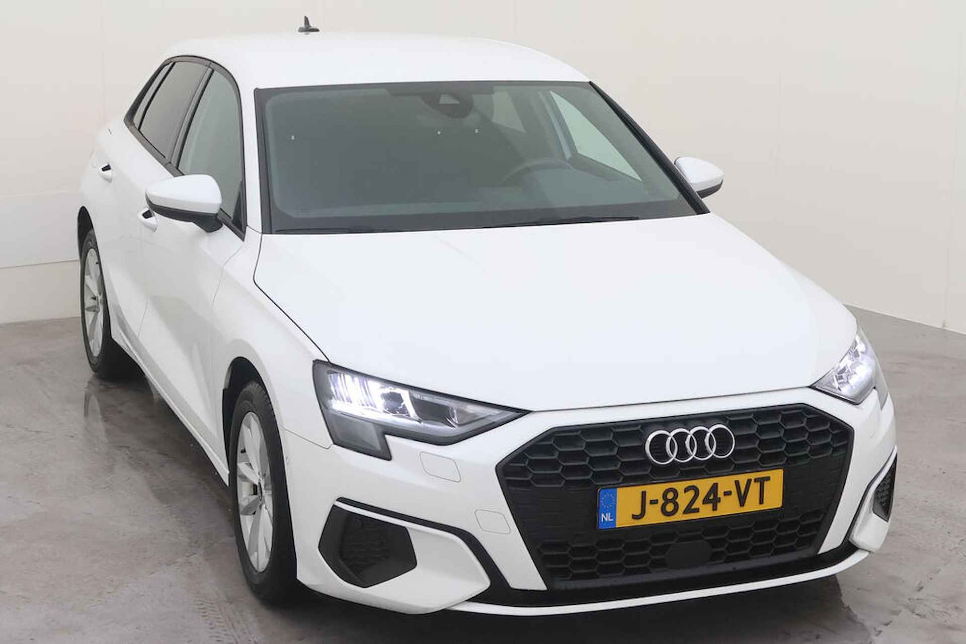 Audi A3 Sportback 35 TFSI 150pk s-tronic Pro Line | Parkeerassistent | Privacy glass | Apple Carplay - 2/13