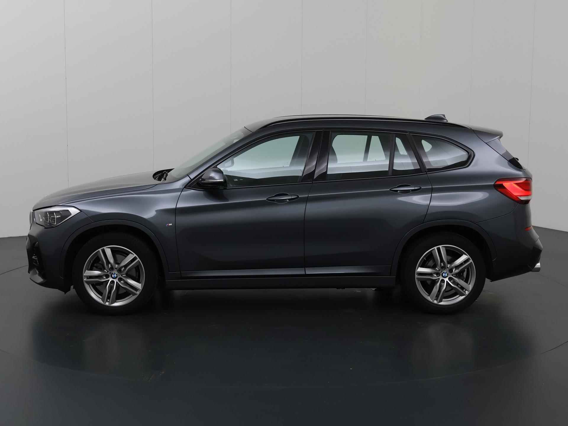 BMW X1 sDrive20i High Executive Edition M Sport | Trekhaak | Navigatie | Head Up | Parkeercamera | Keyless Go | Stoelverwarming | DAB | - 6/51