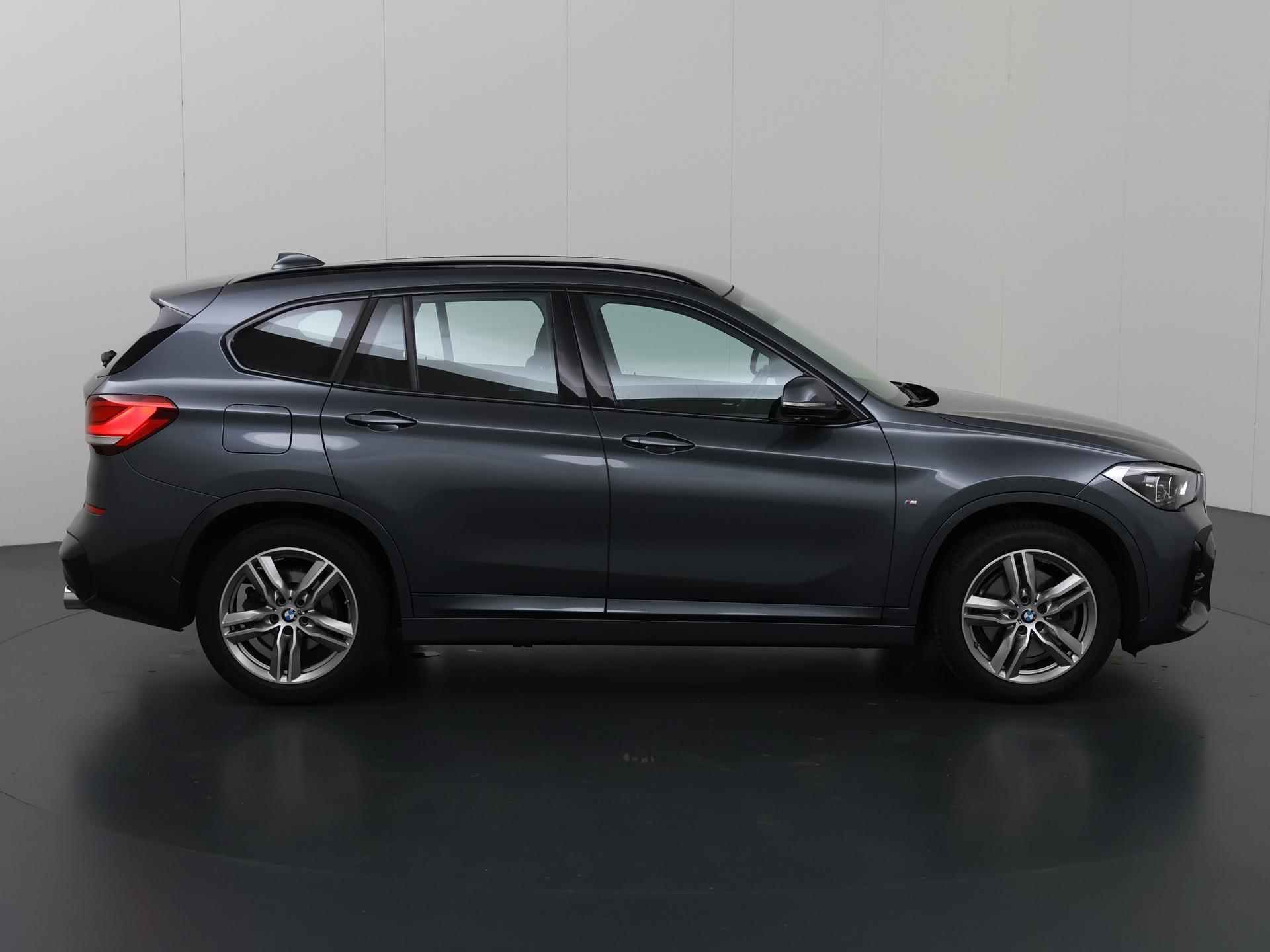 BMW X1 sDrive20i High Executive Edition M Sport | Trekhaak | Navigatie | Head Up | Parkeercamera | Keyless Go | Stoelverwarming | DAB | - 7/51