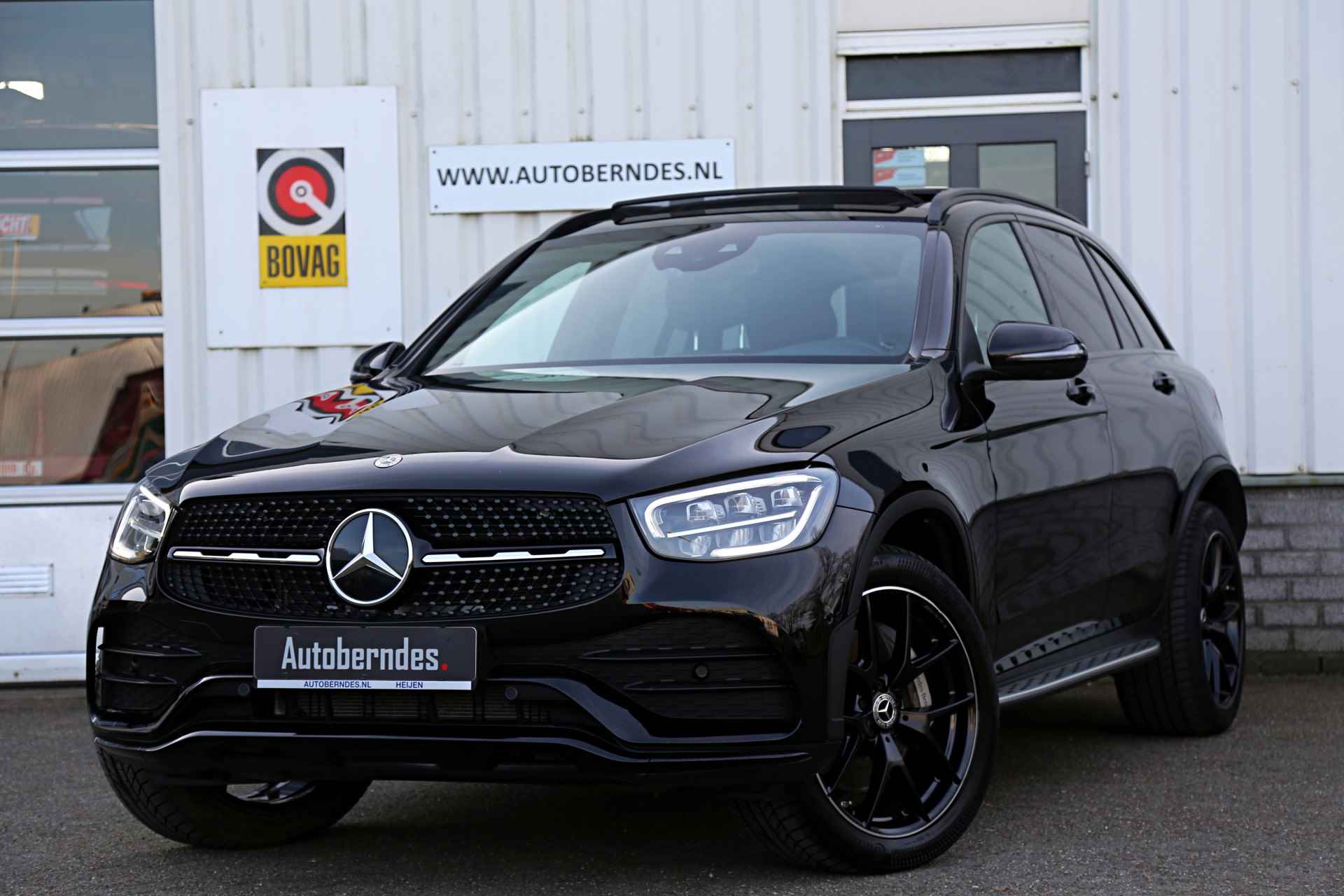 Mercedes-Benz GLC 300e 4MATIC AMG Plug in hybride PHEV*Perfect MB Onderh.*BTW*Pano/Sfeer/Night pakket/Treeplanken/Digi. Klokken/Stoelverw./Stoelko - 59/66