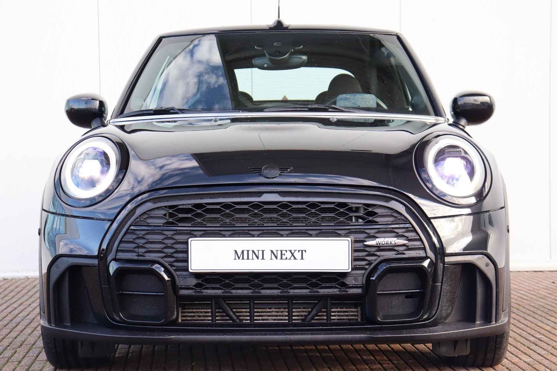 Mini Mini Cabrio 1.5 Cooper JCW Pakket / Harman Kardon / Head Up Display / Adaptief Onderstel / JCW Stoelen / - 2/30