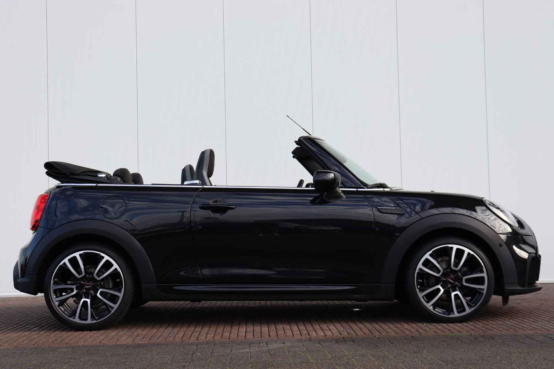 Mini Mini Cabrio 1.5 Cooper JCW Pakket / Harman Kardon / Head Up Display / Adaptief Onderstel / JCW Stoelen / - 4/30