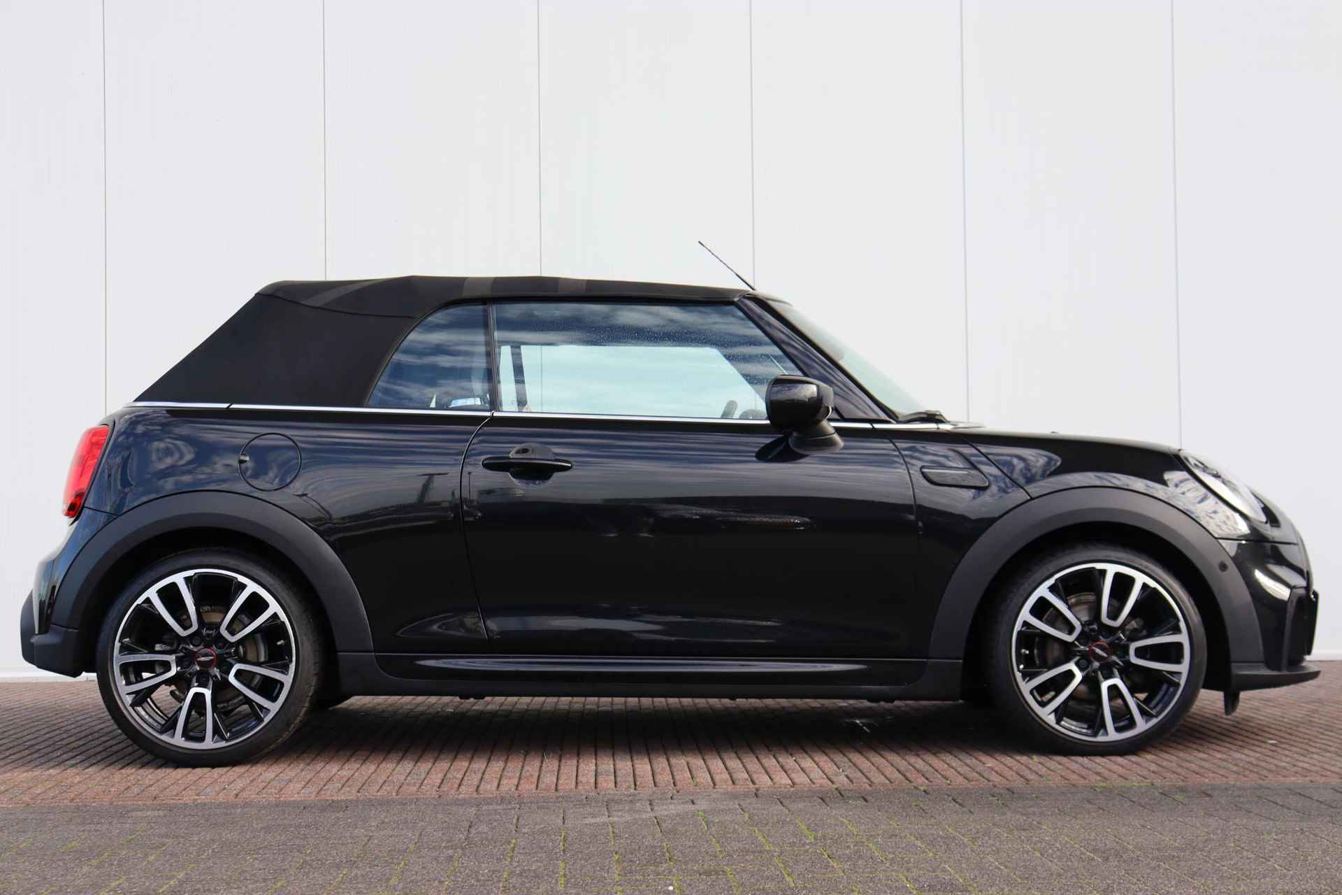 Mini Mini Cabrio 1.5 Cooper JCW Pakket / Harman Kardon / Head Up Display / Adaptief Onderstel / JCW Stoelen / - 5/30