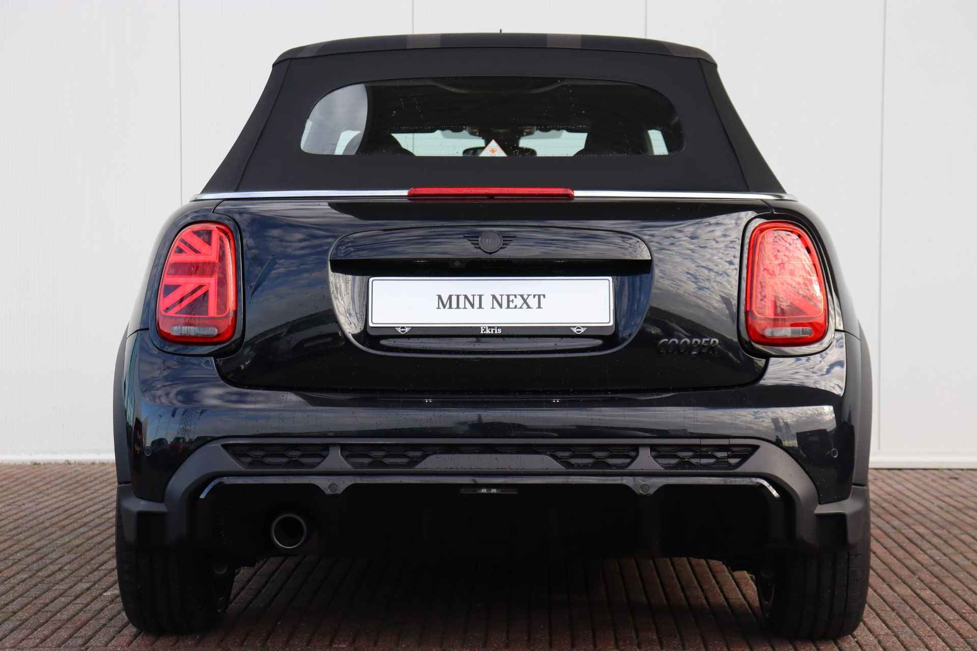 Mini Mini Cabrio 1.5 Cooper JCW Pakket / Harman Kardon / Head Up Display / Adaptief Onderstel / JCW Stoelen / - 8/30