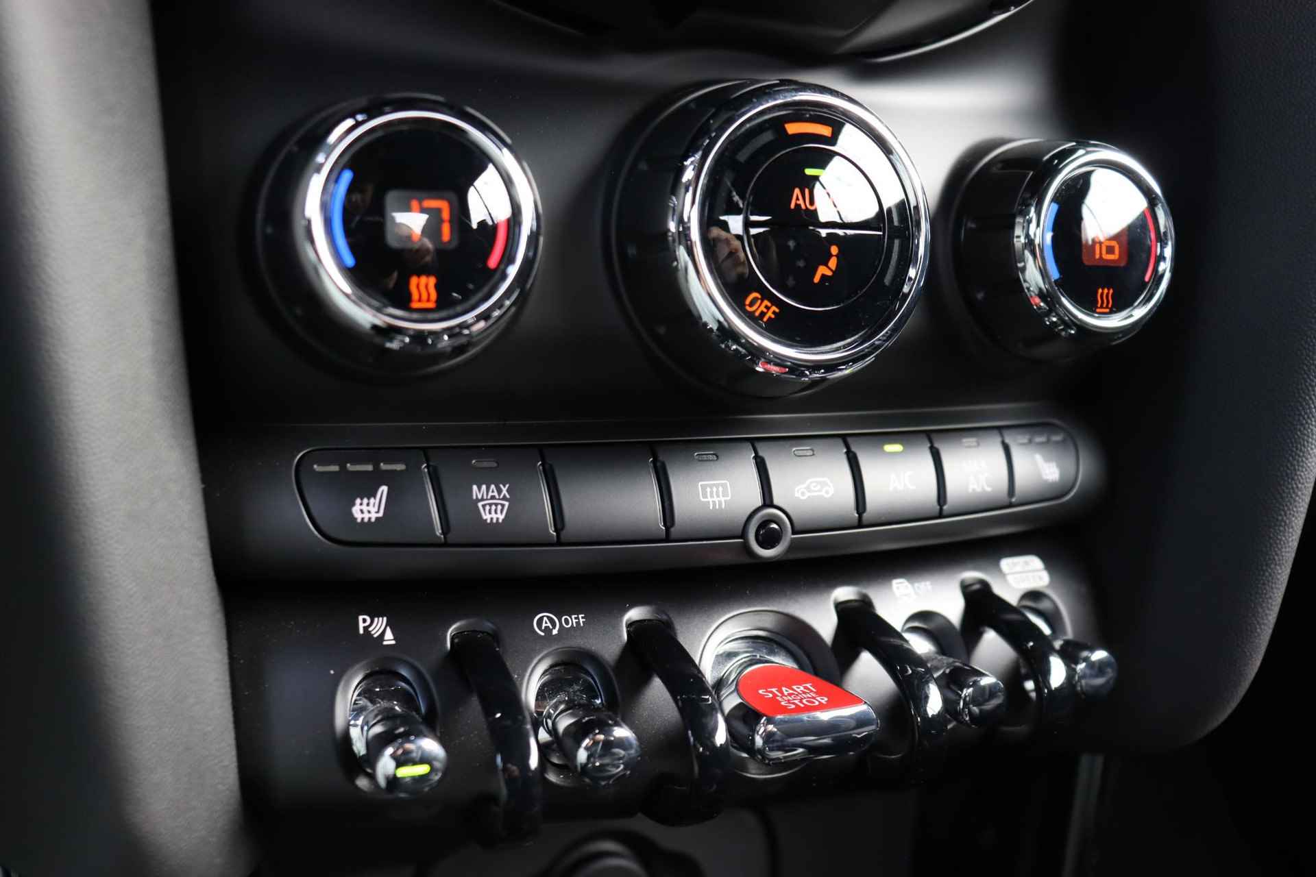 Mini Mini Cabrio 1.5 Cooper JCW Pakket / Harman Kardon / Head Up Display / Adaptief Onderstel / JCW Stoelen / - 22/30