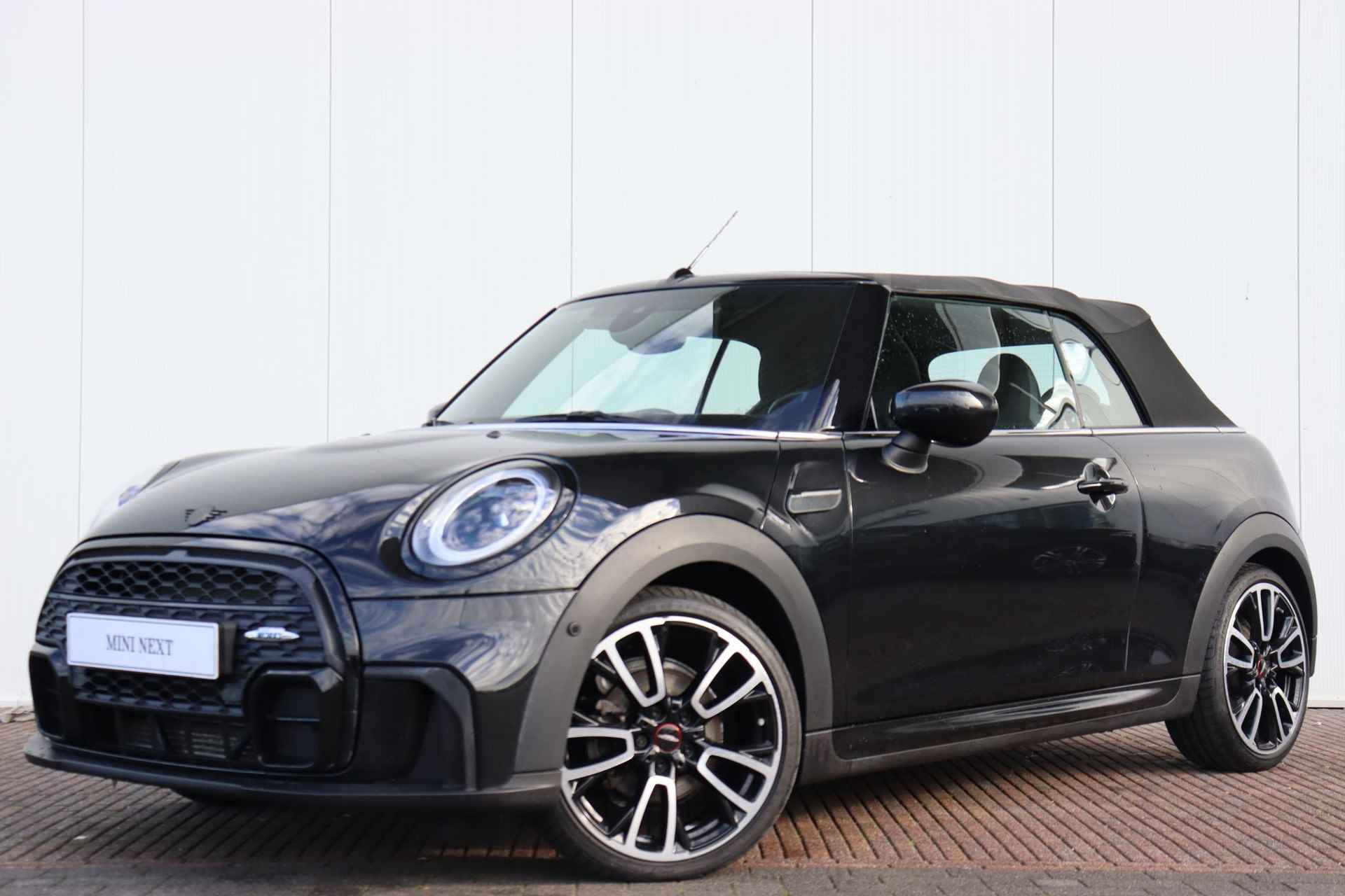 Mini Mini Cabrio 1.5 Cooper JCW Pakket / Harman Kardon / Head Up Display / Adaptief Onderstel / JCW Stoelen / - 30/30