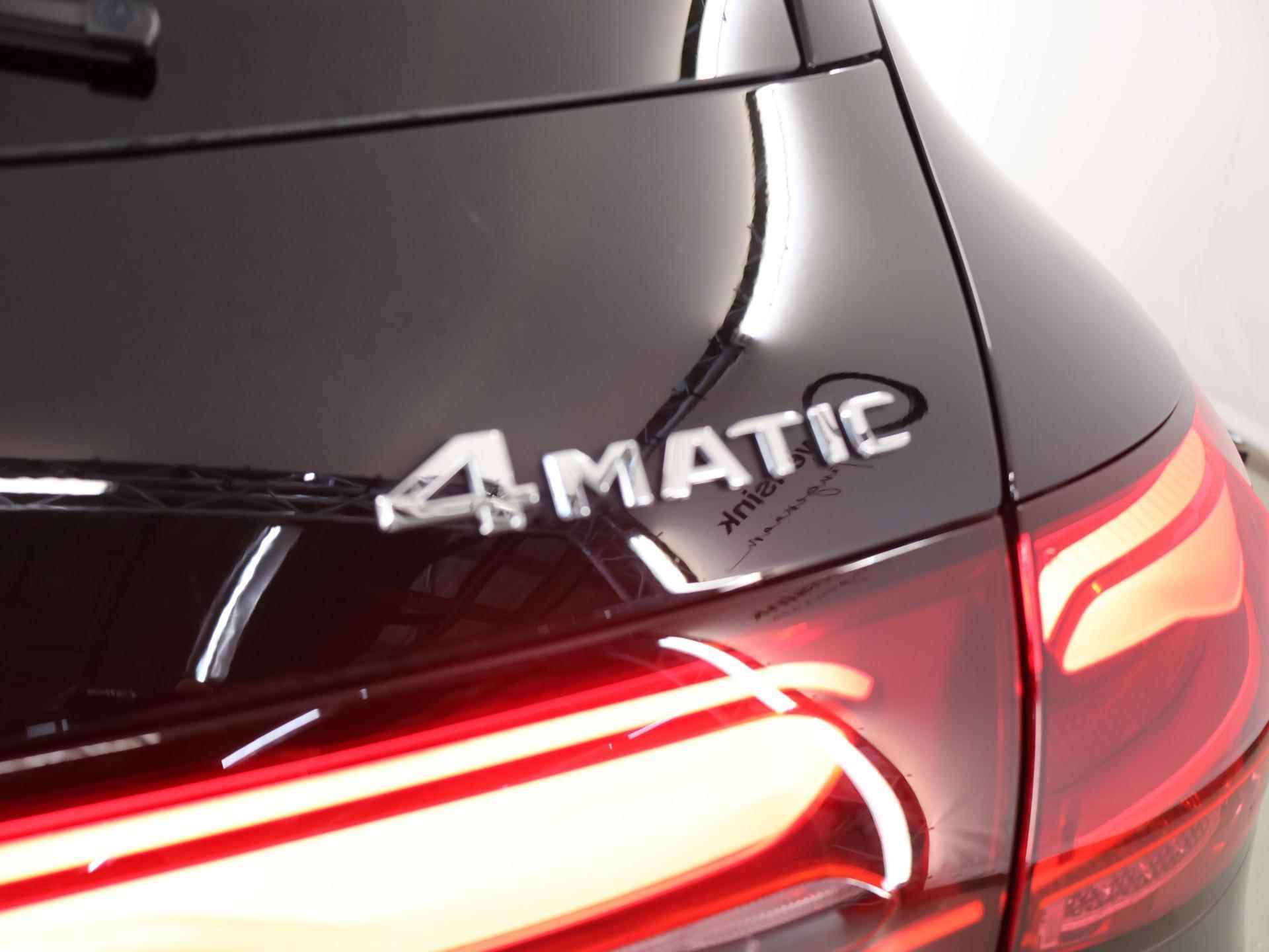 Mercedes-Benz GLC-klasse 300e 4MATIC AMG Line | AMG | Panoramadak | Trekhaak | | Sfeerverlichting | Apple carplay / Android auto | Adaptive cruise control | 360°C Camera | - 41/44