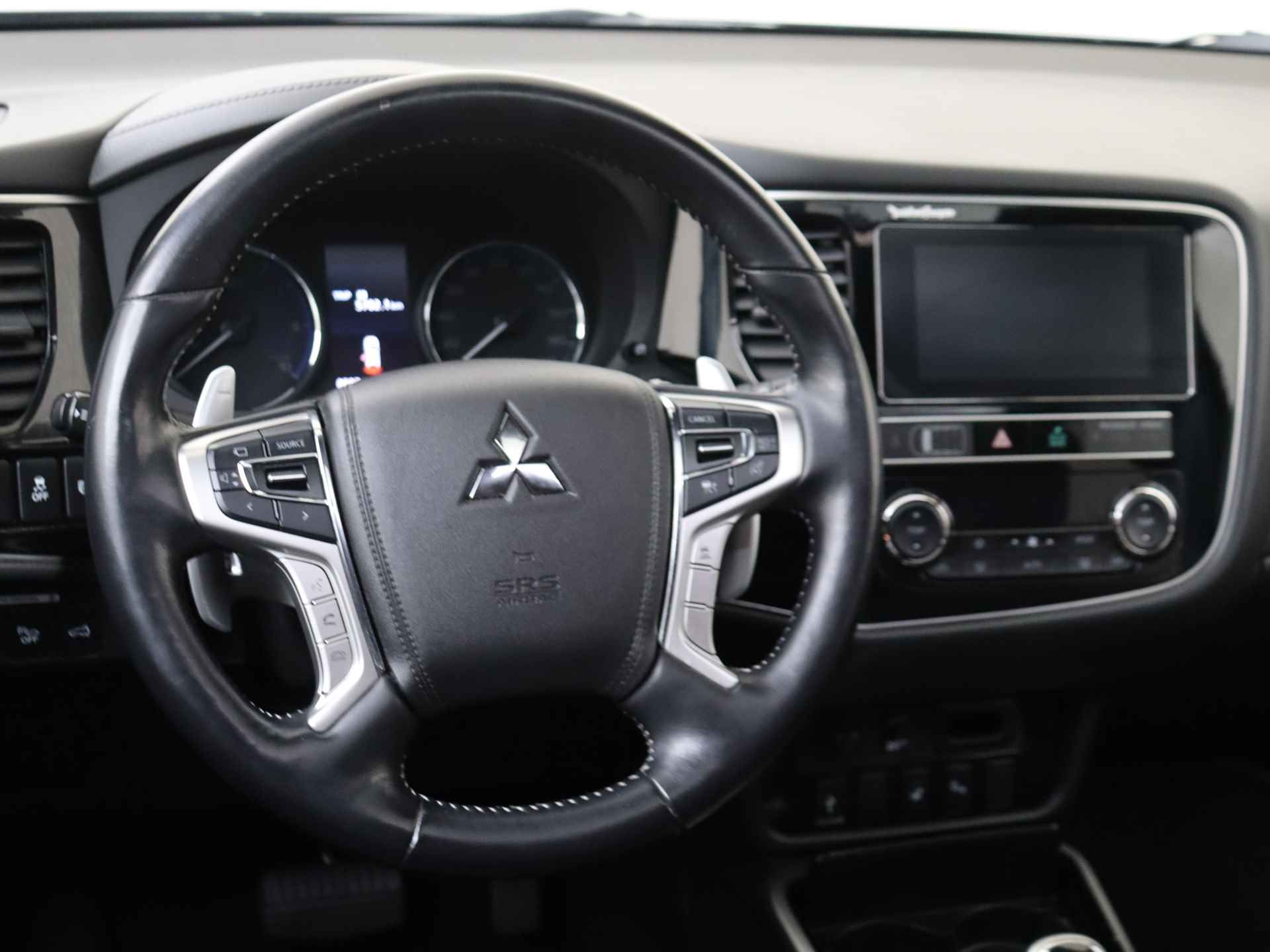 Mitsubishi Outlander 2.4 PHEV Instyle 224 pk Automaat | Schuifdak | Leder | Navigatie by App - 6/39