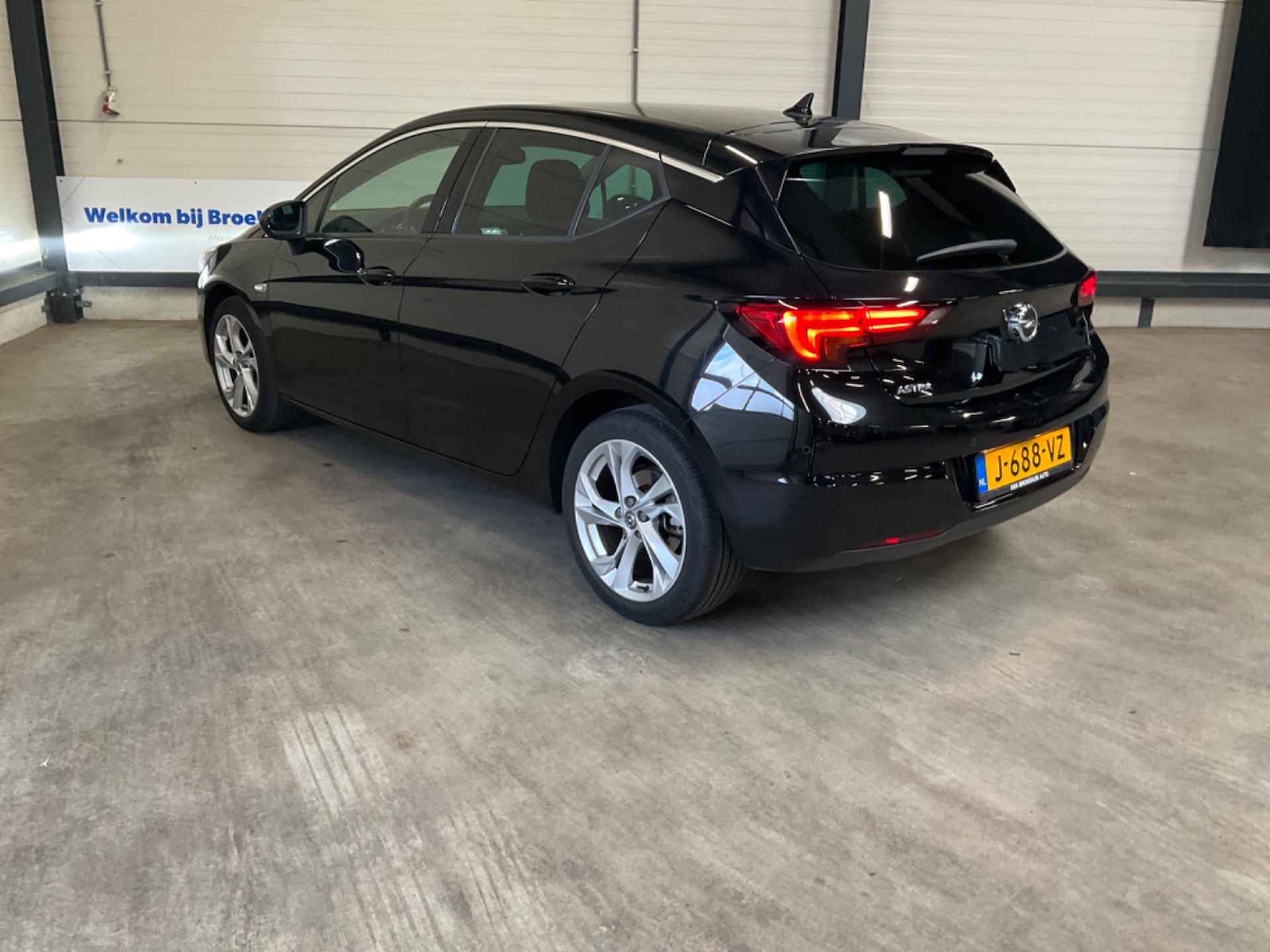 Opel Astra 1.2 Launch Elegance | Airco | Camera | Cruise Control | Navigatie | PDC V+A | Stoel & Stuur verwarming | Agr-stoelen | - 3/9