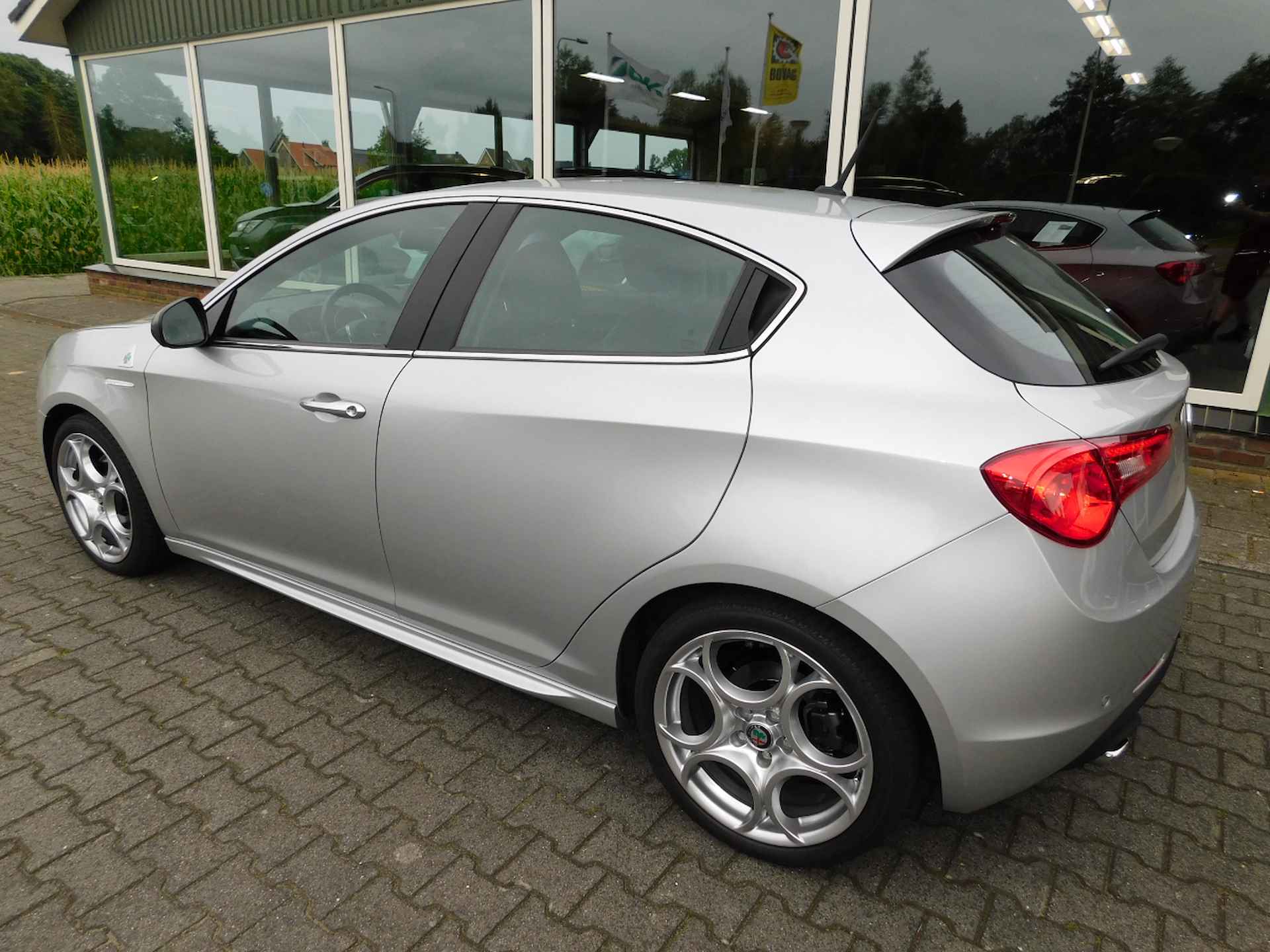 Alfa Romeo Giulietta 1.4 Turbo MultiAir Super! All-in Prijs! Trekhaak!! - 8/28