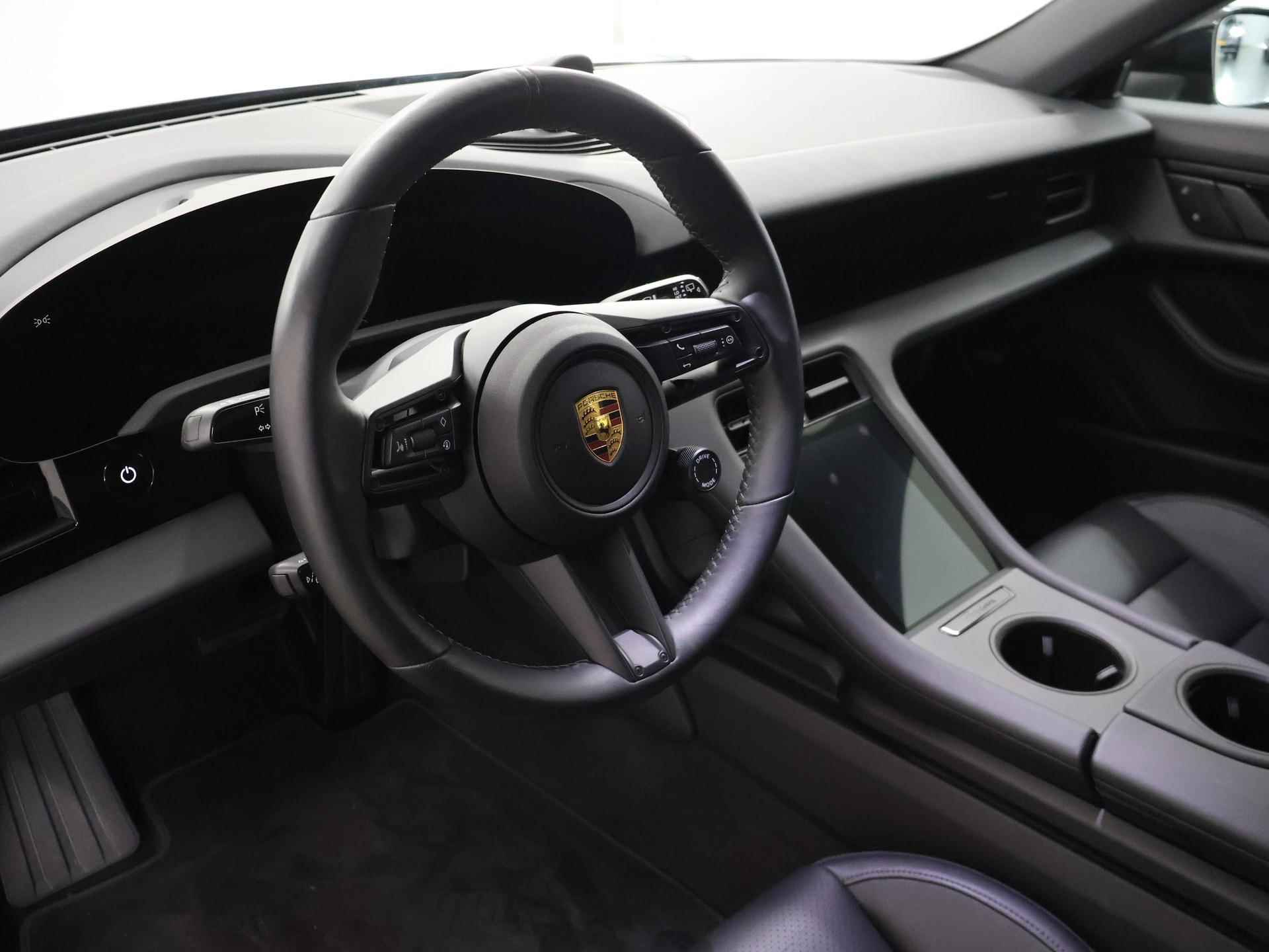 Porsche Taycan Cross Turismo 4 93 kWh | Bestuurder Geheugen-Pakket | Sport-Chrono | PDLS+ | Bose Audio | Bijrijder Display | 360 Camera | Adaptieve CruiseControl | PASM | Sound-Package 2 | Comfortstoelen + Geheugen | Panoramadak | - 8/42