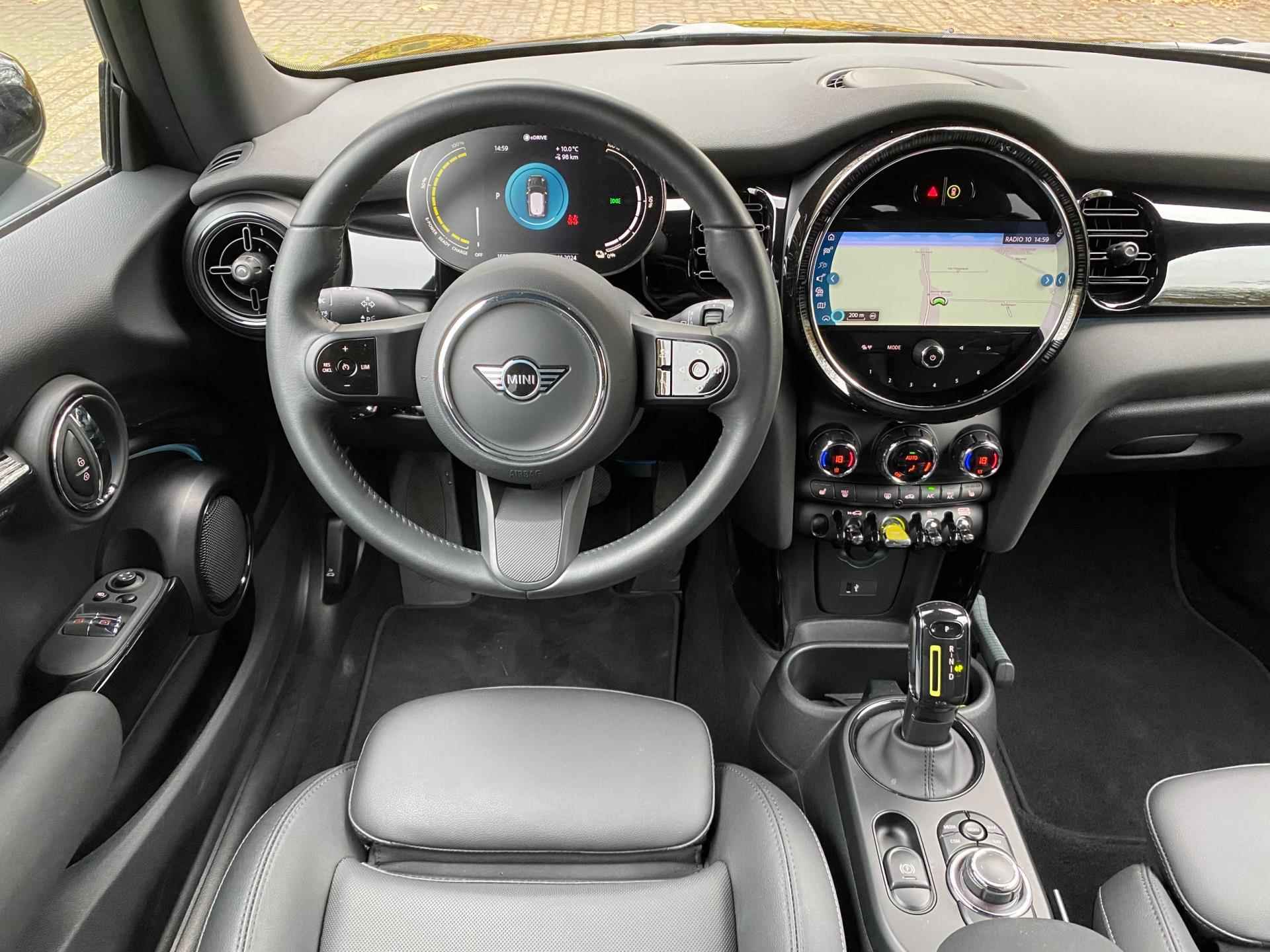 Mini Electric Camden Edition 33 kWh € 2.000,- SUBSIDIE! | CarPlay | Leder interieur | NAP | BOVAG garantie - 3/47