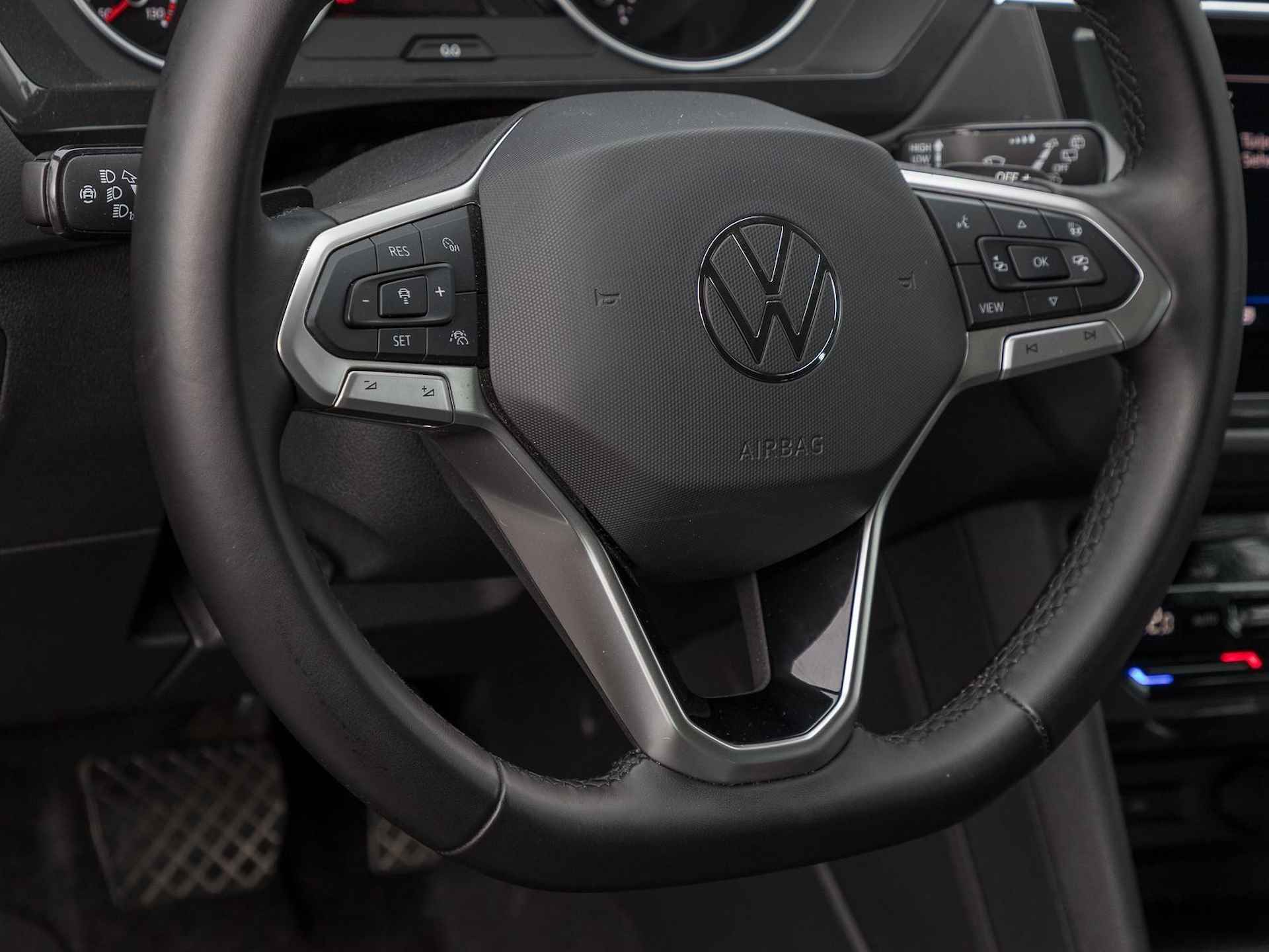 Volkswagen Tiguan 2.0 TDI 150 PK DSG ACC Harman Kardon Matrix LED Head-Up - 10/13