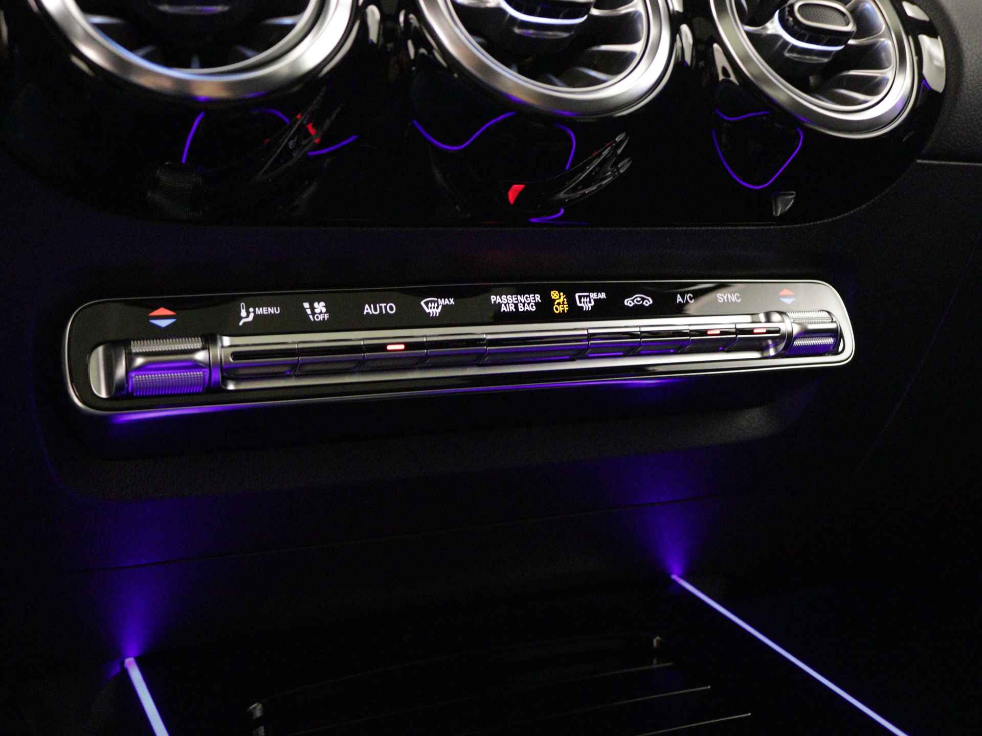 Mercedes-Benz B-Klasse 180 AMG Face Lift | Smartphone integratiepakket | Panorama-schuifdak | Parkeerpakket | EASY PACK achterklep | USB-pakket plus | Dodehoekassistent | - 9/35