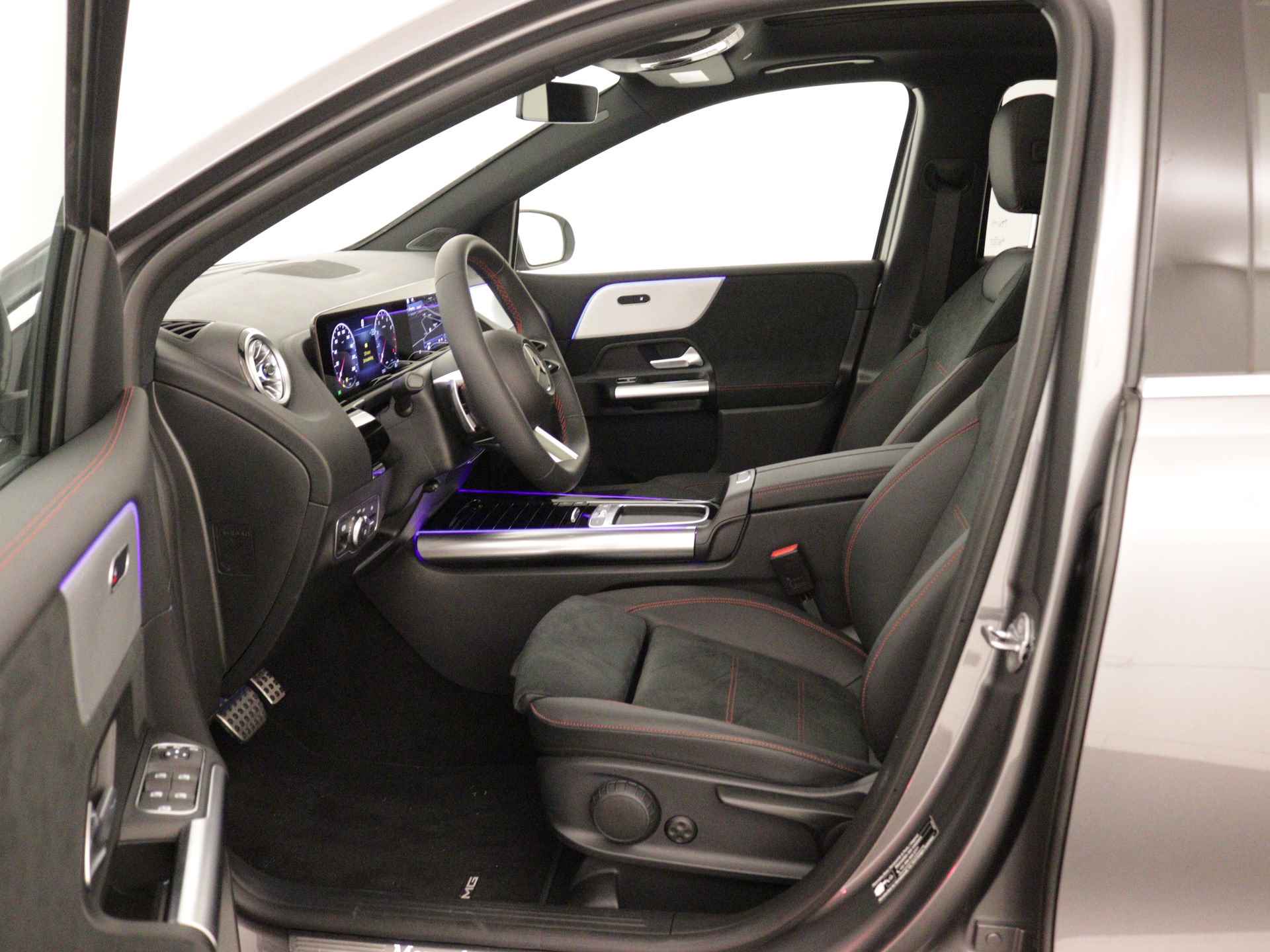 Mercedes-Benz B-Klasse 180 AMG Face Lift | Smartphone integratiepakket | Panorama-schuifdak | Parkeerpakket | EASY PACK achterklep | USB-pakket plus | Dodehoekassistent | - 15/35