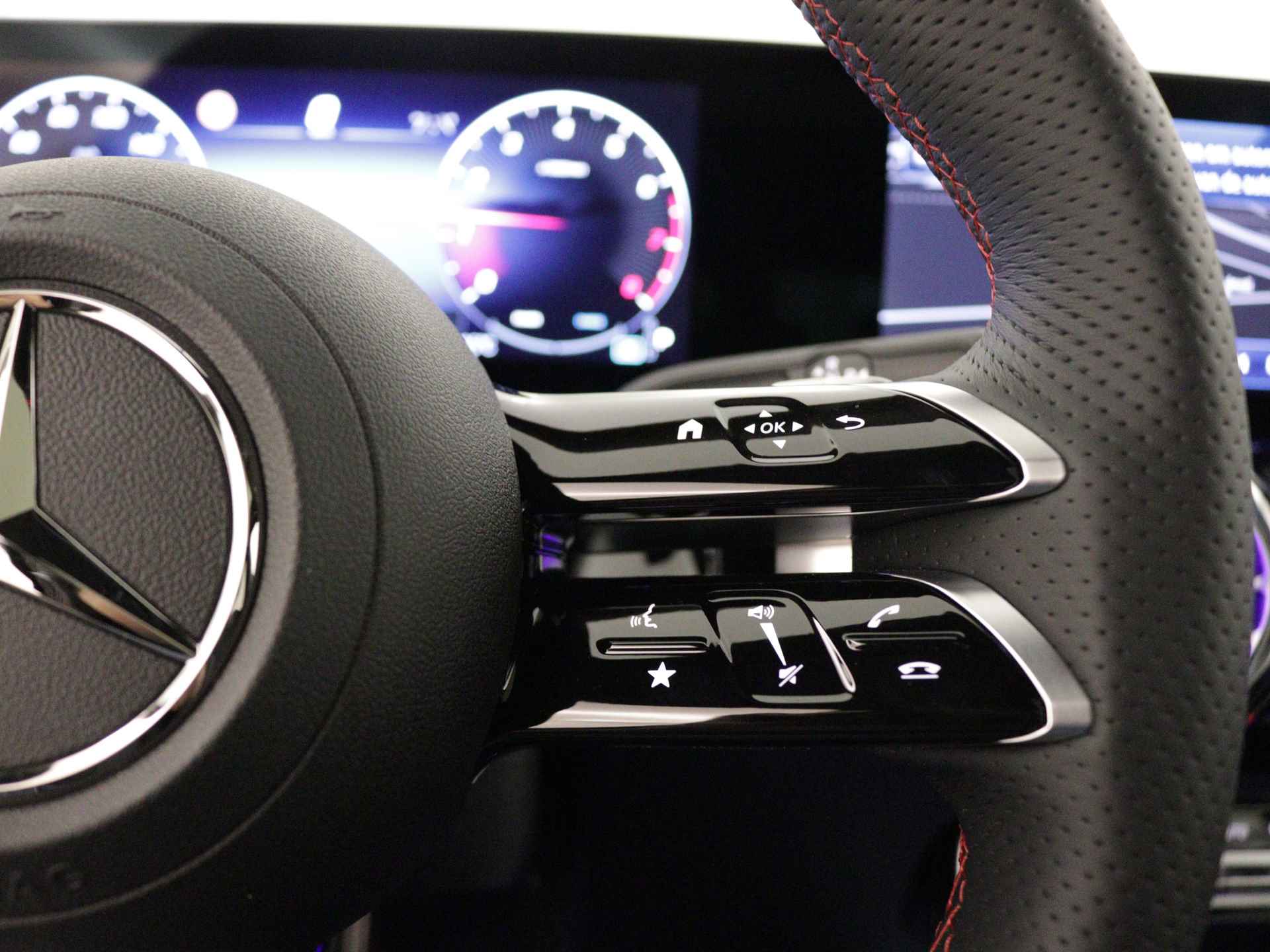 Mercedes-Benz B-Klasse 180 AMG Face Lift | Smartphone integratiepakket | Panorama-schuifdak | Parkeerpakket | EASY PACK achterklep | USB-pakket plus | Dodehoekassistent | - 19/35