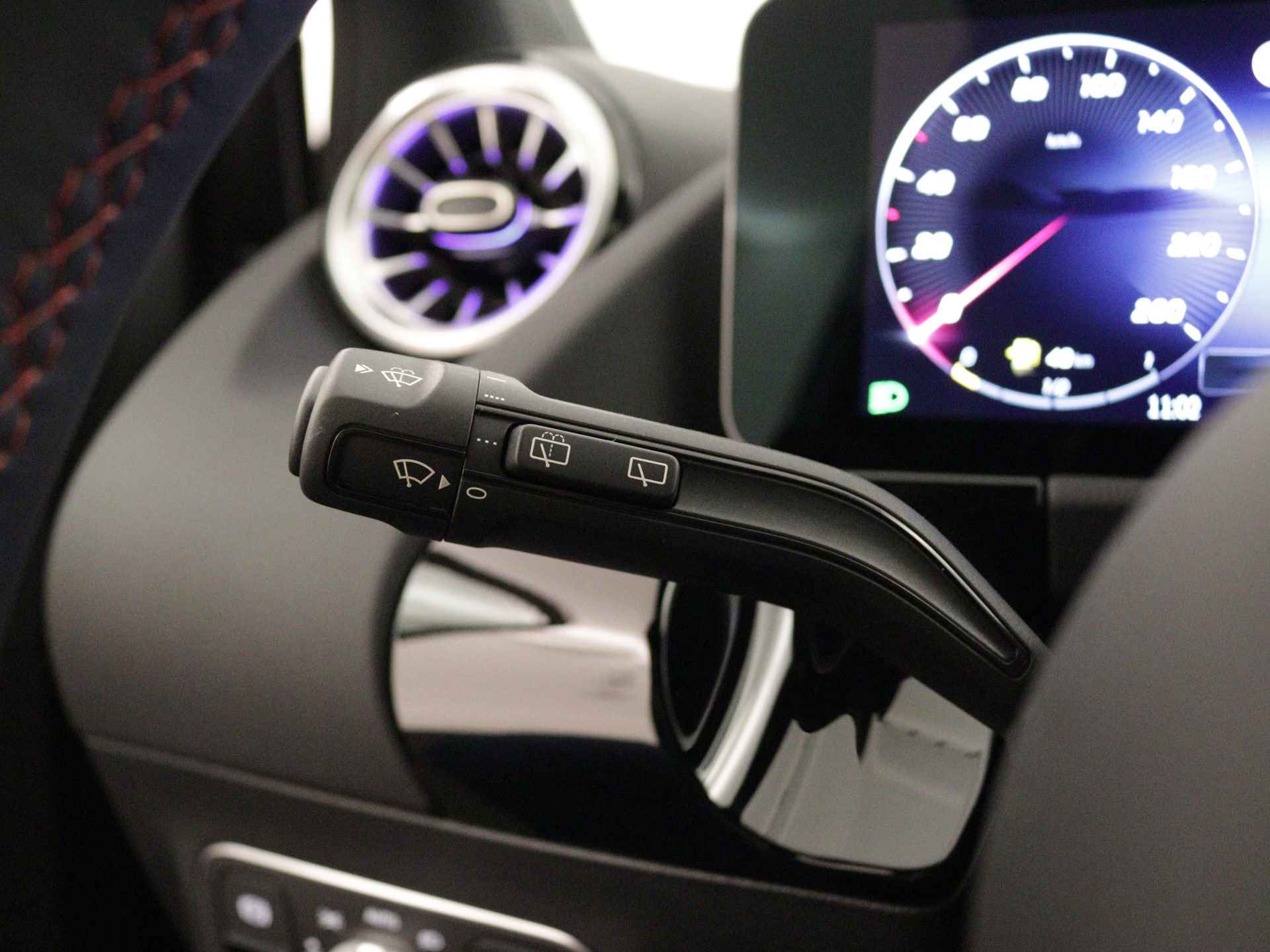 Mercedes-Benz B-Klasse 180 AMG Face Lift | Smartphone integratiepakket | Panorama-schuifdak | Parkeerpakket | EASY PACK achterklep | USB-pakket plus | Dodehoekassistent | - 20/35