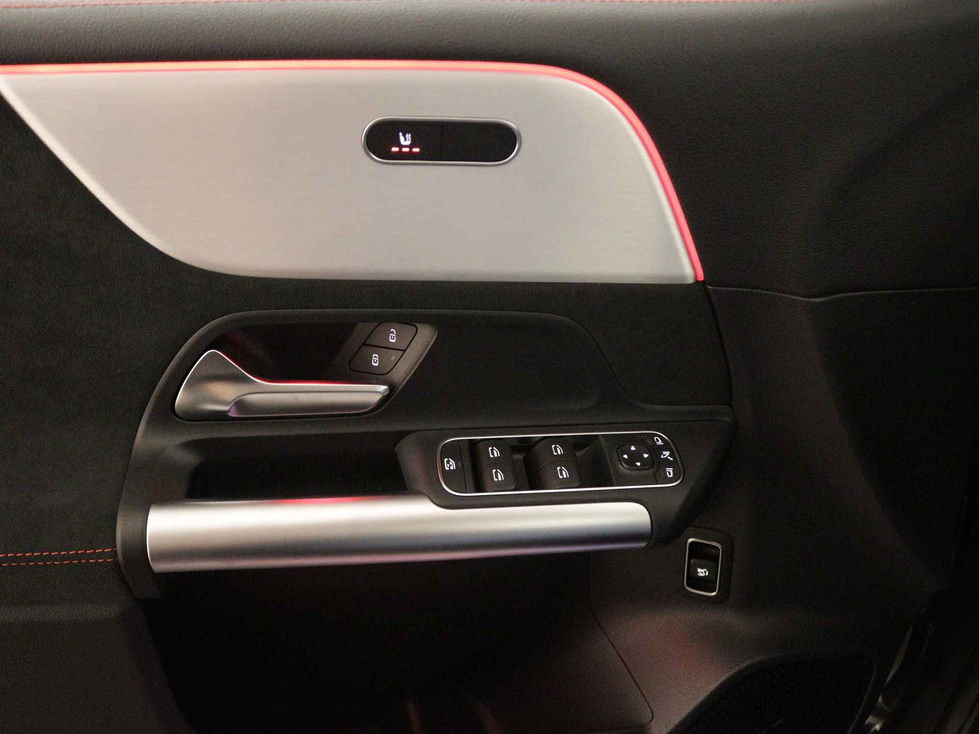 Mercedes-Benz B-Klasse 180 AMG Face Lift | Smartphone integratiepakket | Panorama-schuifdak | Parkeerpakket | EASY PACK achterklep | USB-pakket plus | Dodehoekassistent | - 27/35