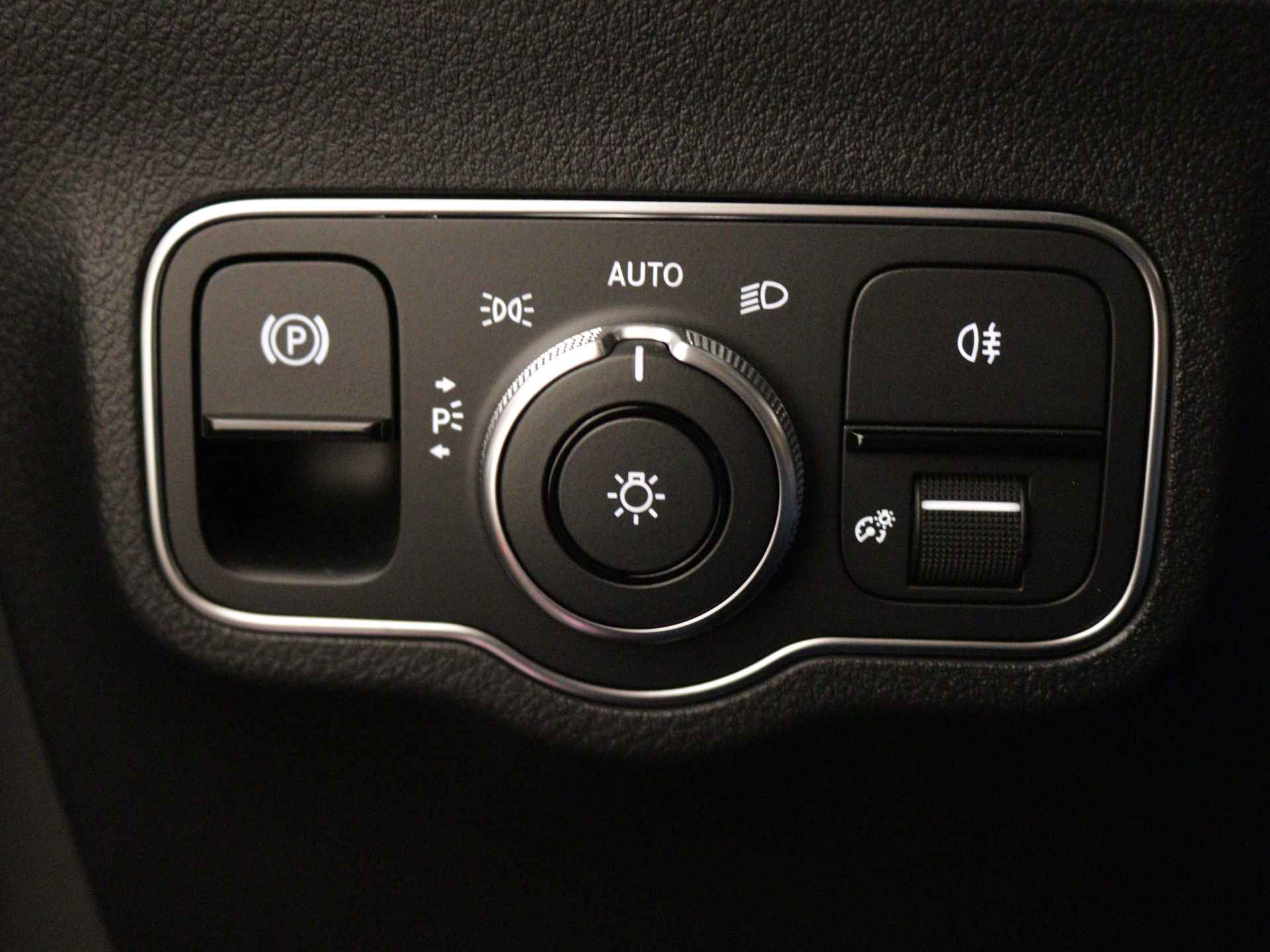 Mercedes-Benz B-Klasse 180 AMG Face Lift | Smartphone integratiepakket | Panorama-schuifdak | Parkeerpakket | EASY PACK achterklep | USB-pakket plus | Dodehoekassistent | - 28/35