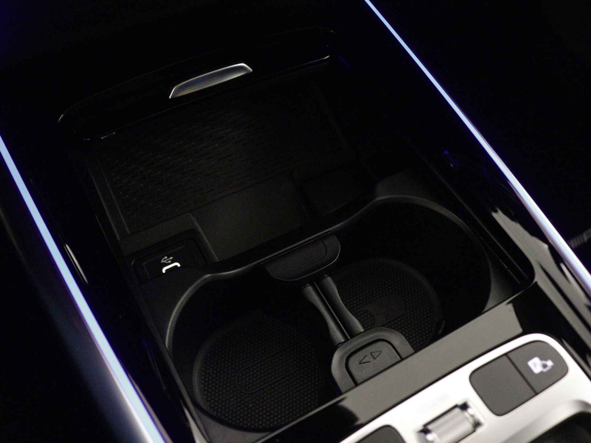 Mercedes-Benz B-Klasse 180 AMG Face Lift | Smartphone integratiepakket | Panorama-schuifdak | Parkeerpakket | EASY PACK achterklep | USB-pakket plus | Dodehoekassistent | - 30/35