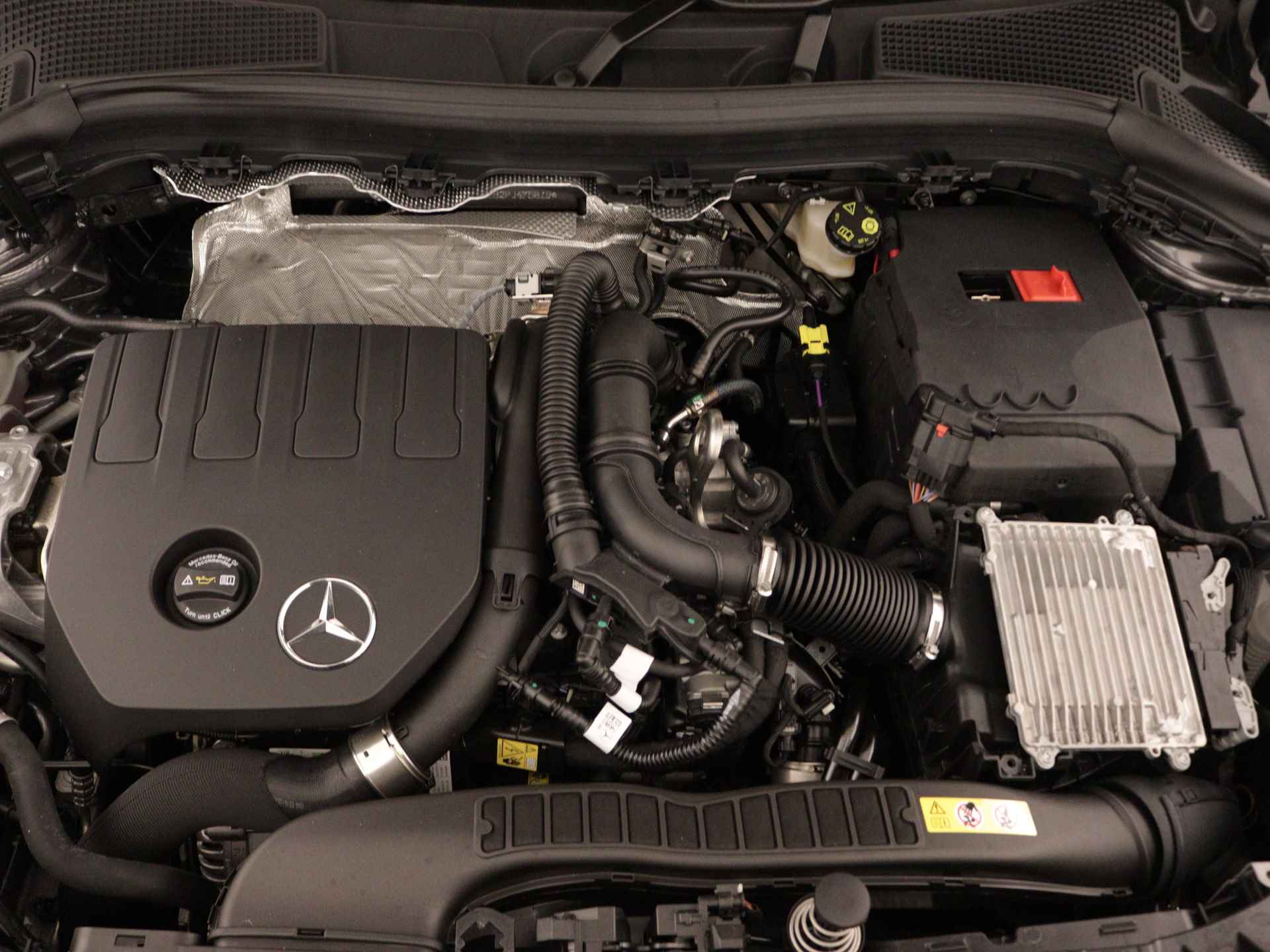 Mercedes-Benz B-Klasse 180 AMG Face Lift | Smartphone integratiepakket | Panorama-schuifdak | Parkeerpakket | EASY PACK achterklep | USB-pakket plus | Dodehoekassistent | - 35/35