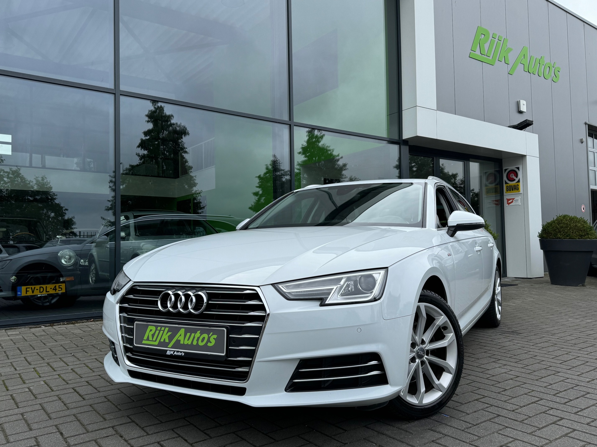 Audi A4 Avant 2.0 TFSI * S-line * Panoramadak * Leer * Virtual Cockpit